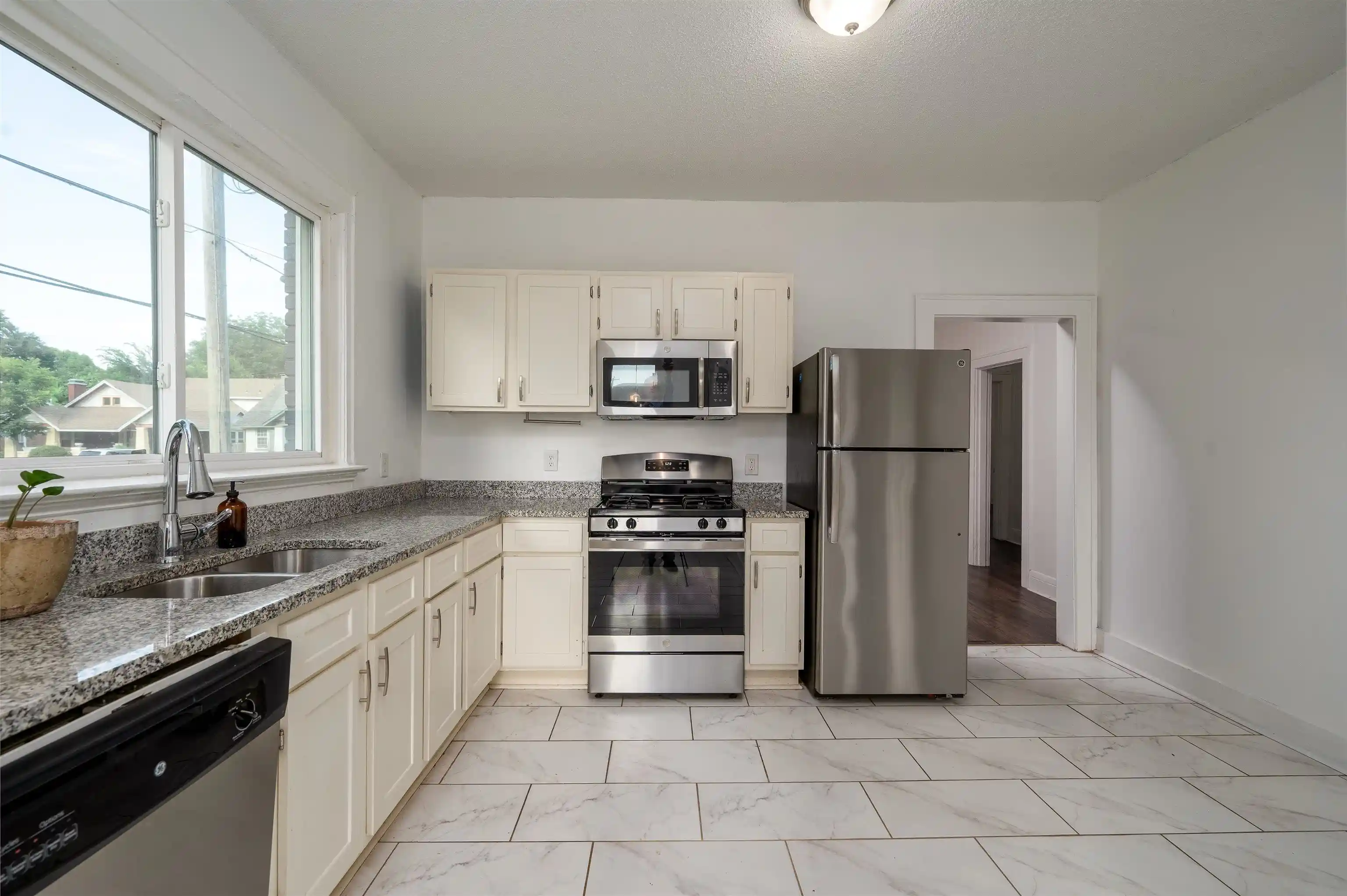 Photo 3 of Single family home for sale at 855 Maury St, Memphis, TN 38107 | MLS# 10225670 | Listing updated on 2026-09-02