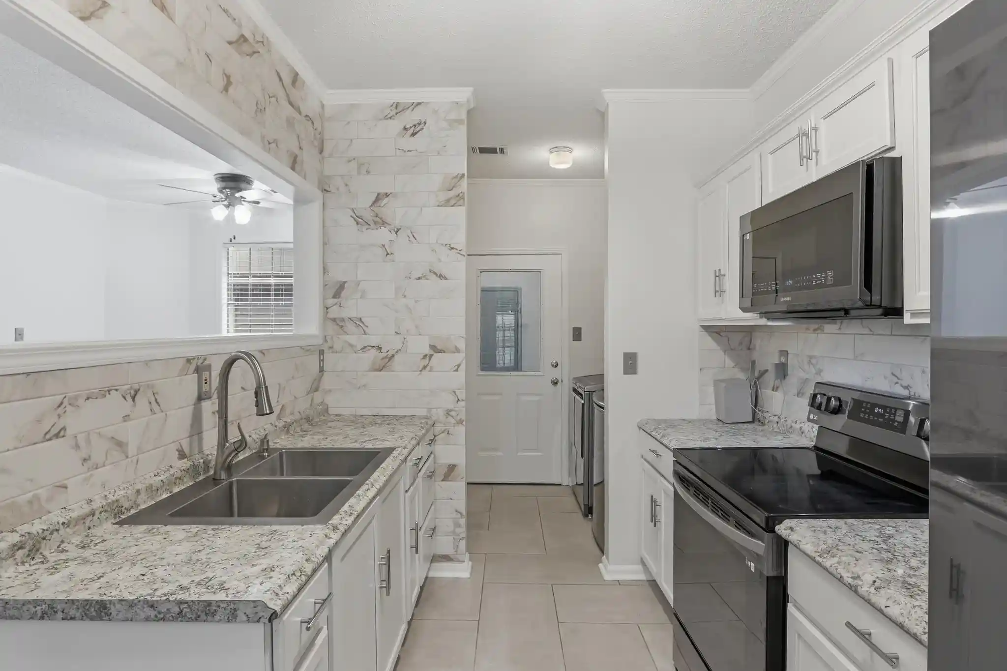 Photo 2 of Sale Pending at 2957 S Pondside Dr, Memphis, TN 38119 | MLS# 10225672 | Listing updated on 2026-08-24