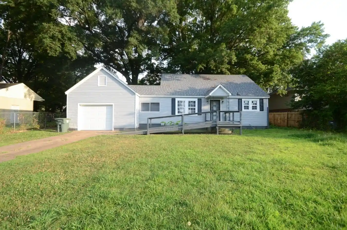 Photo 1 of Single family home for sale at 31 W Biscayne Rd, Memphis, TN 38109 | MLS# 10225678 | Listing updated on 2026-07-13