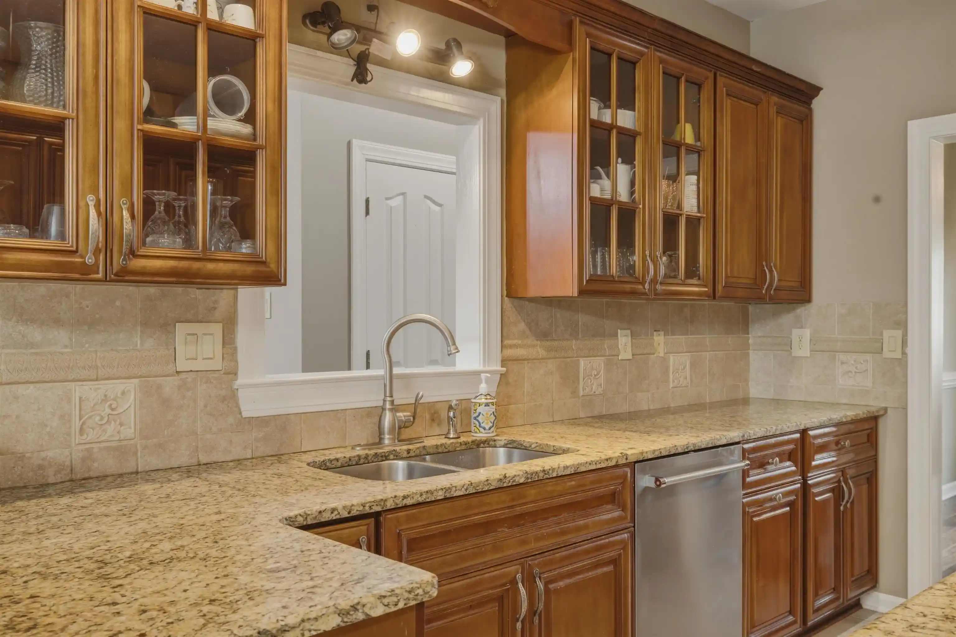 3rd image of 9533 Dogwood Estates Dr, Germantown, TN 38139 | MLS# 10225682