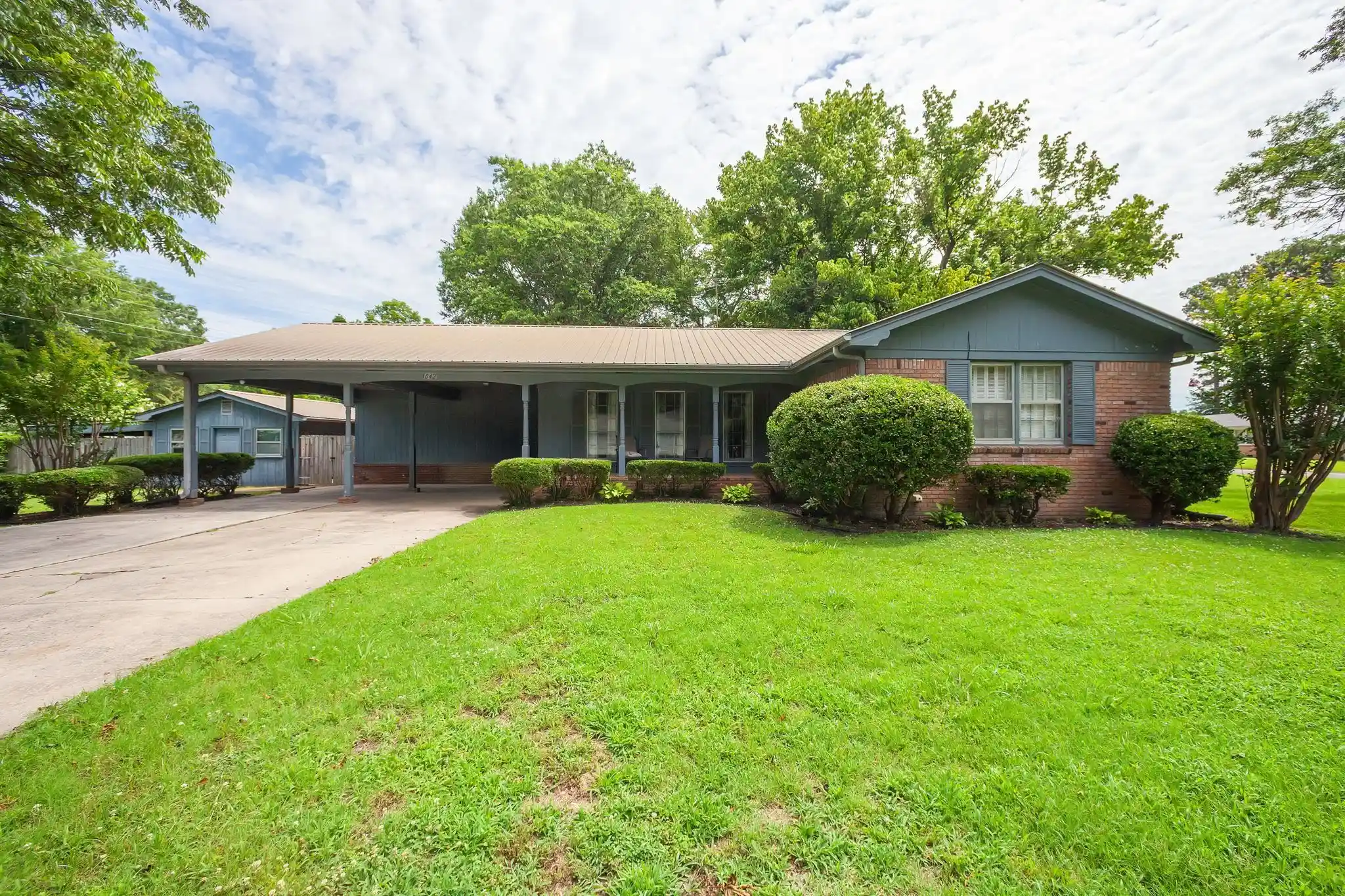 Homes for sale in Bolivar, TN | 1042 Terrace St, Bolivar, TN 38008 | MLS# 10225684