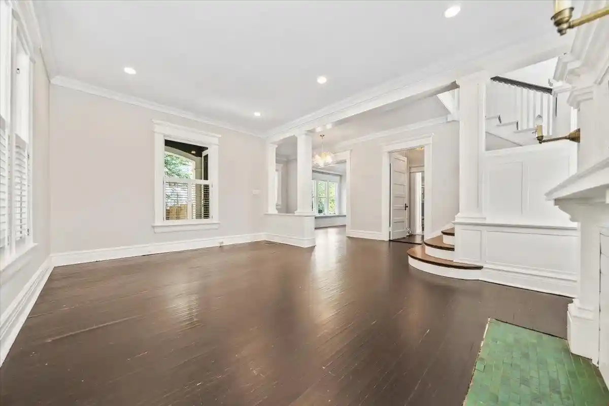 Photo 2 of Single family home for sale at 1354 Vinton Ave, Memphis, TN 38104 | MLS# 10225722 | Listing updated on 2026-10-05