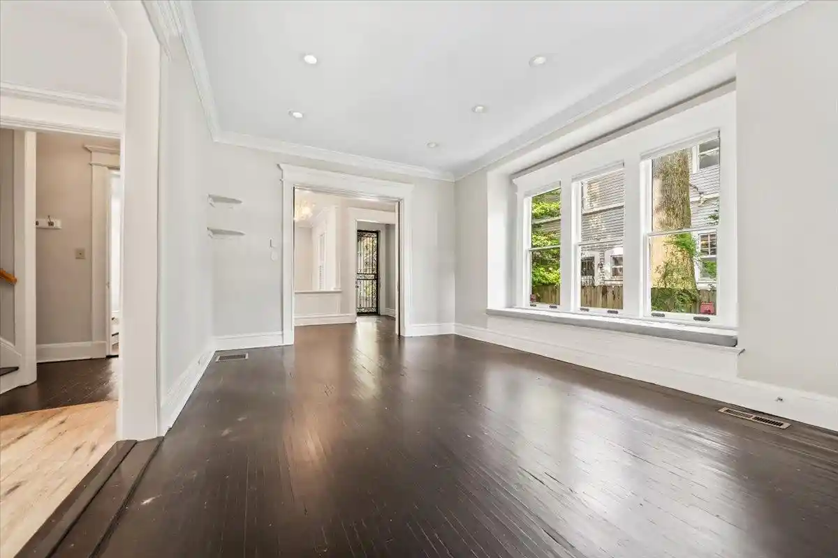 Photo 4 of Single family home for sale at 1354 Vinton Ave, Memphis, TN 38104 | MLS# 10225722 | Listing updated on 2026-10-05