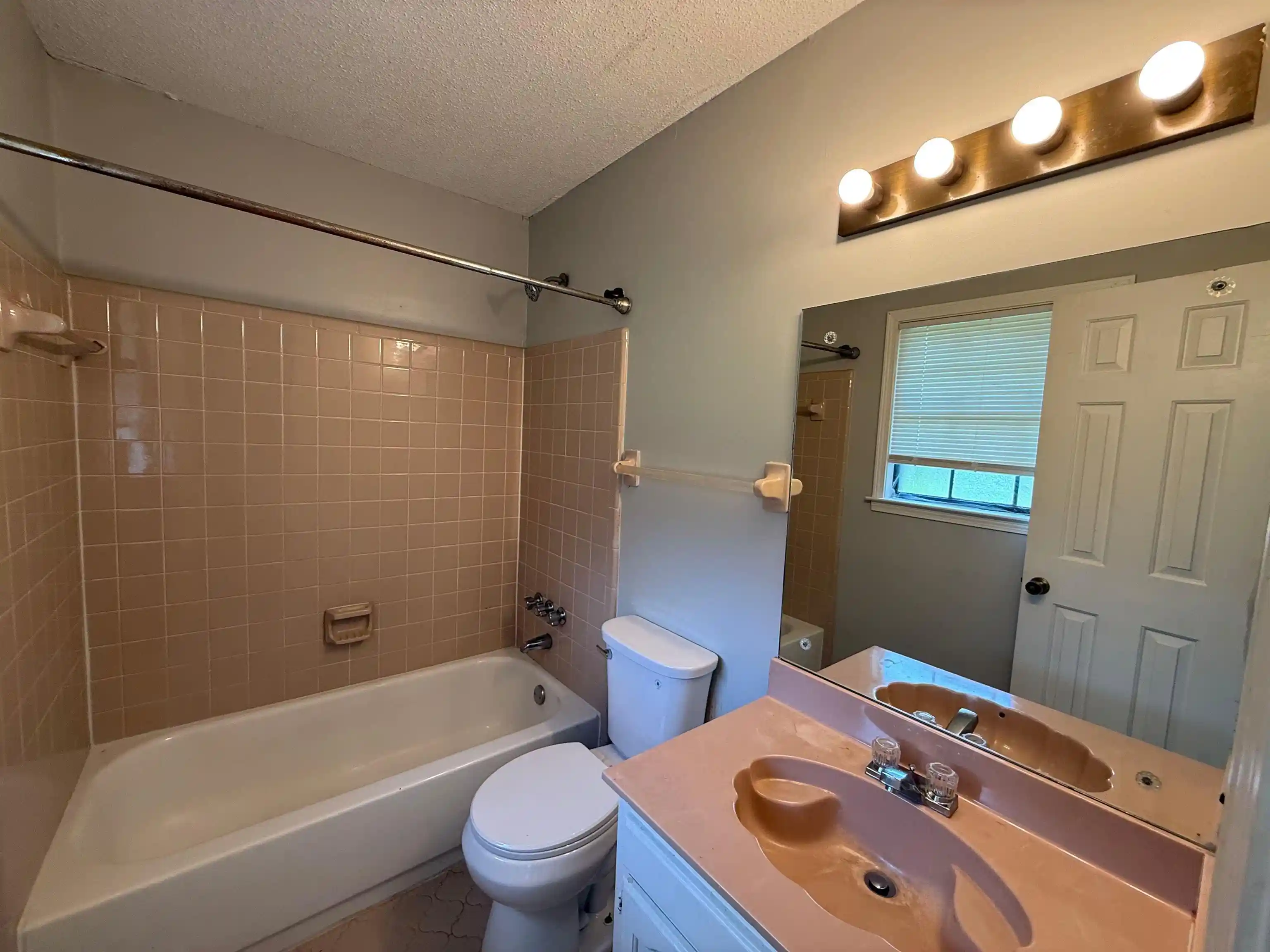 Photo 3 of Sale Pending at 4811 Barkshire Dr, Memphis, TN 38141 | MLS# 10225723 | Listing updated on 2026-07-18