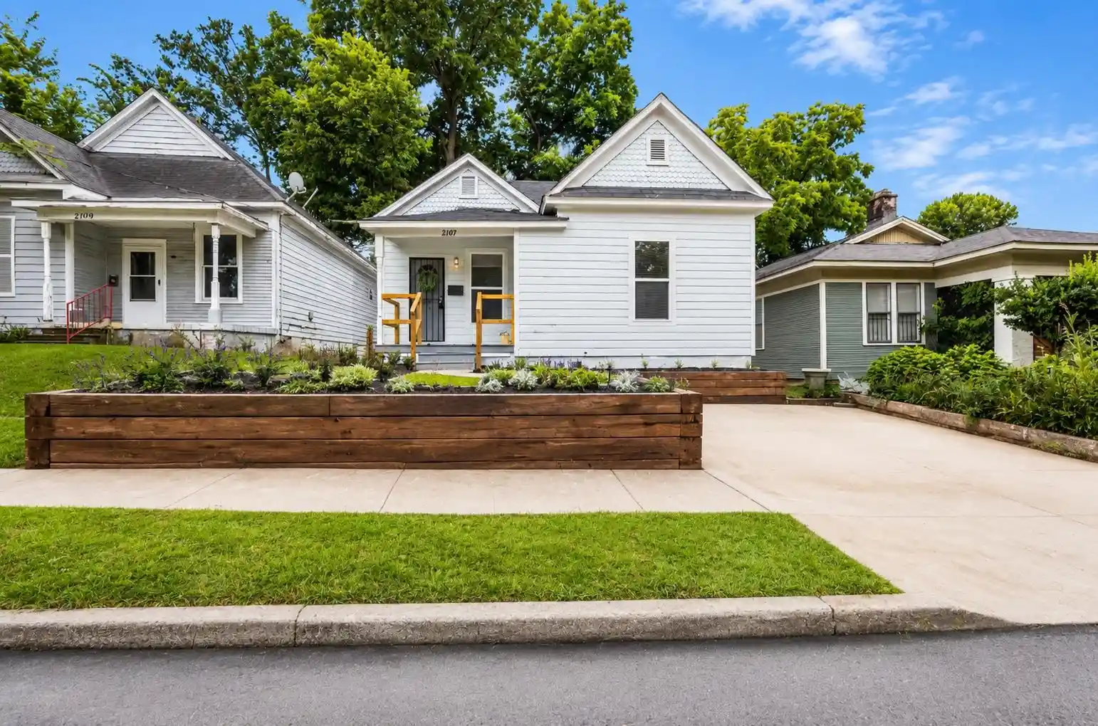 Photo 1 of Single family home for sale at 2107 Elzey Ave, Memphis, TN 38104 | MLS# 10225740 | Listing updated on 2026-08-12