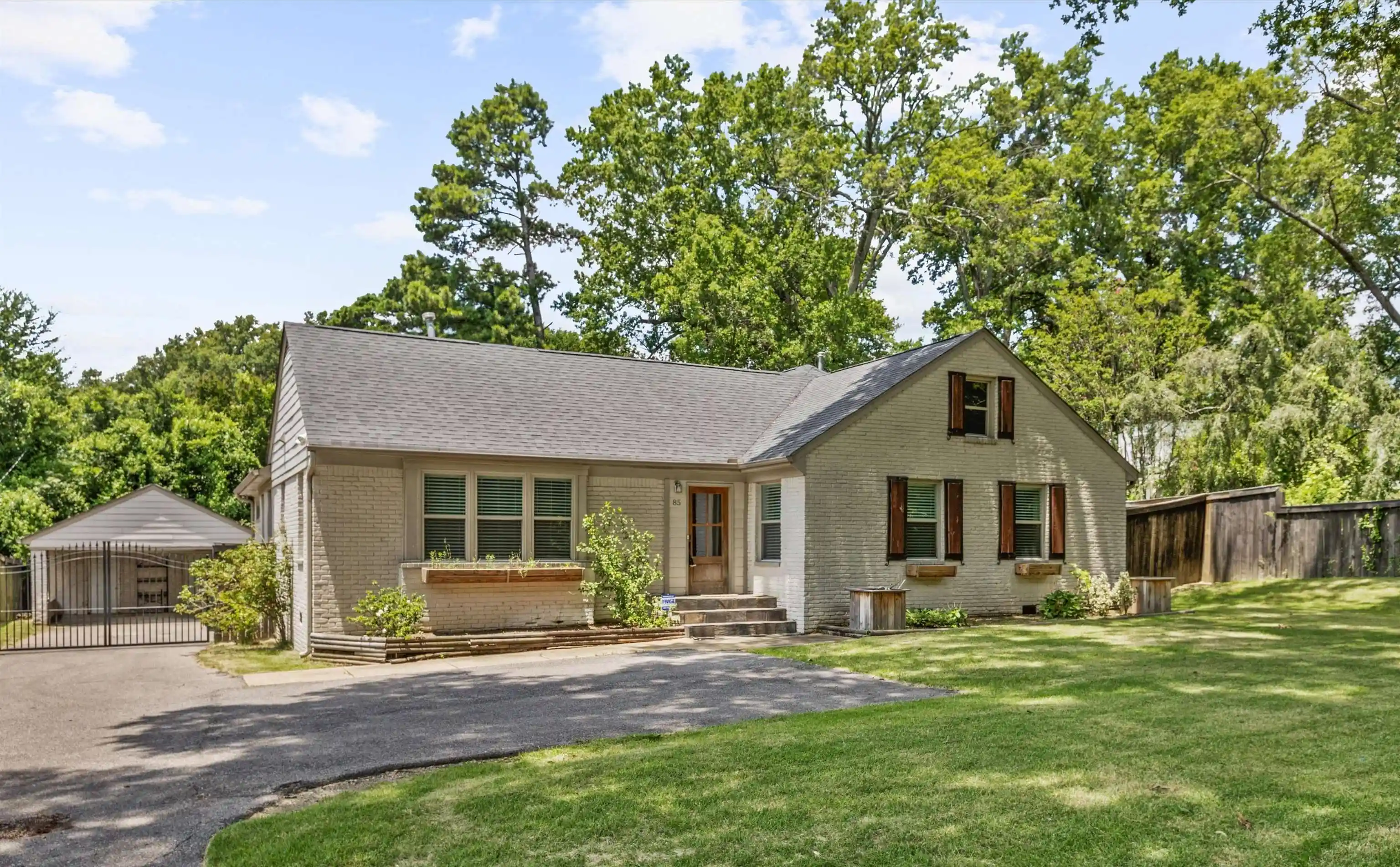 Photo 1 of Single family home for sale at 85 S White Sta Rd, Memphis, TN 38117 | MLS# 10225803 | Listing updated on 2026-09-19