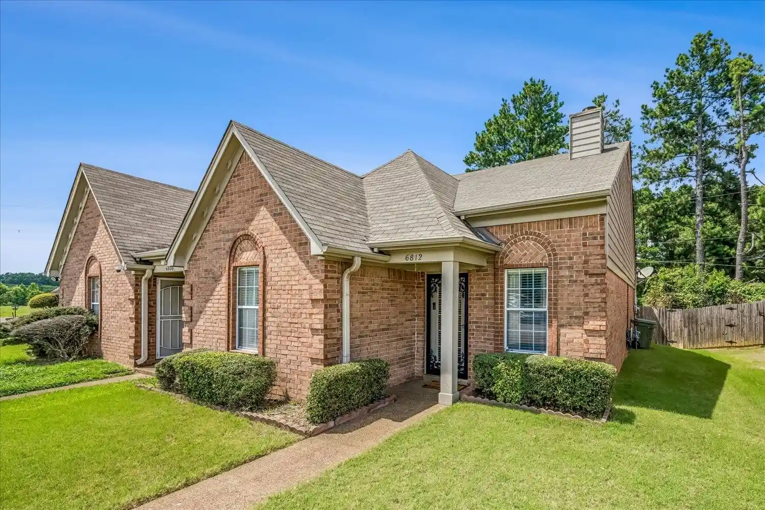 Photo 1 of Sale Pending at 6812 Meadow Chase Ln, Memphis, TN 38115 | MLS# 10225820 | Listing updated on 2026-10-12