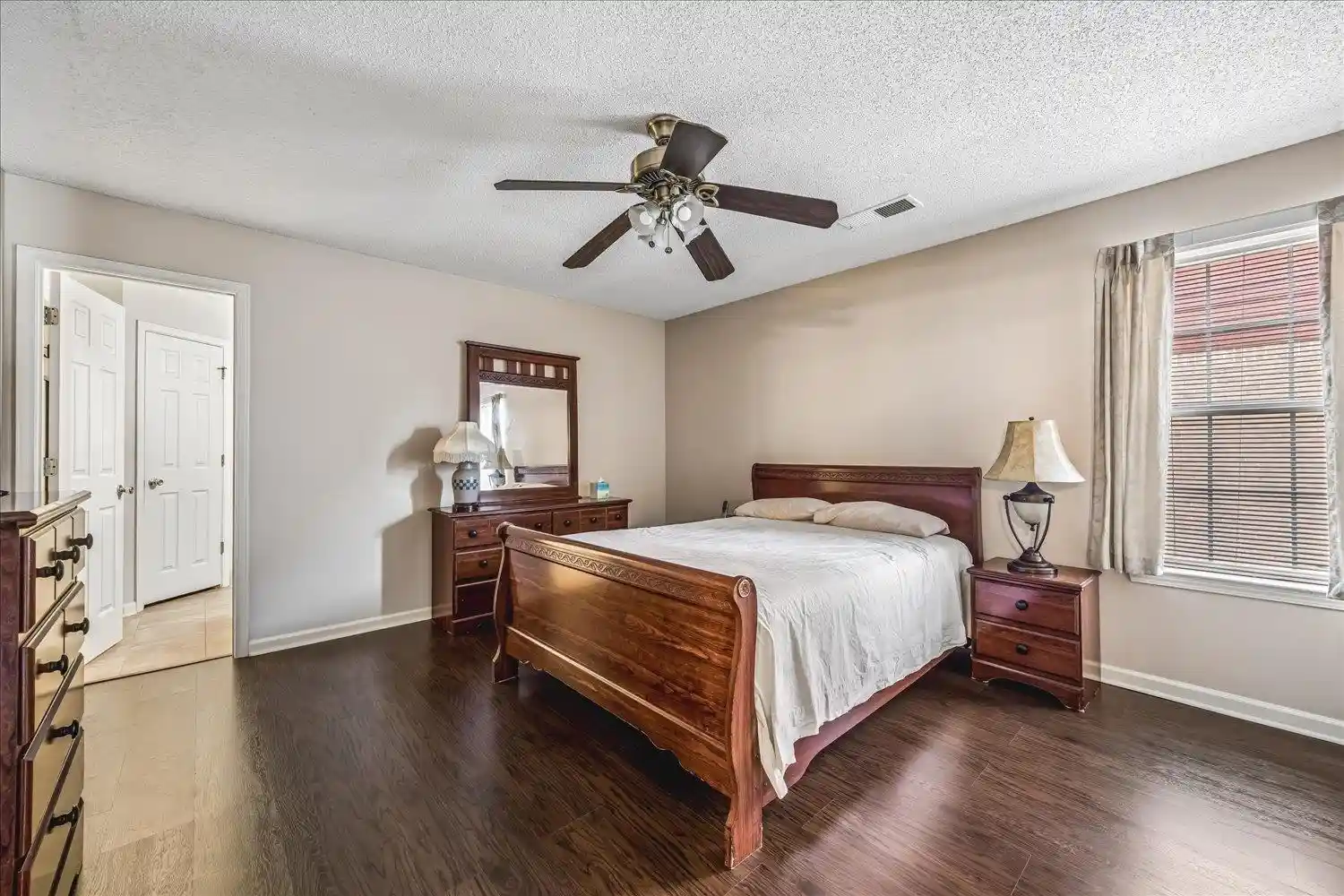 Photo 3 of Sale Pending at 6812 Meadow Chase Ln, Memphis, TN 38115 | MLS# 10225820 | Listing updated on 2026-10-12
