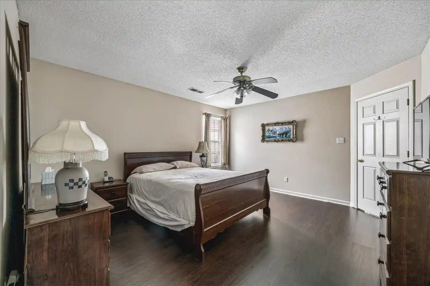 Photo 4 of Sale Pending at 6812 Meadow Chase Ln, Memphis, TN 38115 | MLS# 10225820 | Listing updated on 2026-10-12