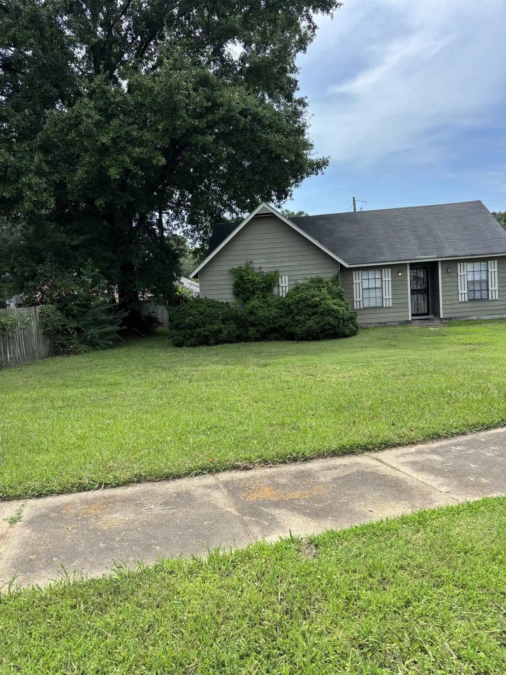 Photo 2 of Sale Pending at 3901 Aqua Cvs Cv, Memphis, TN 38127 | MLS# 10225830 | Listing updated on 2026-09-25