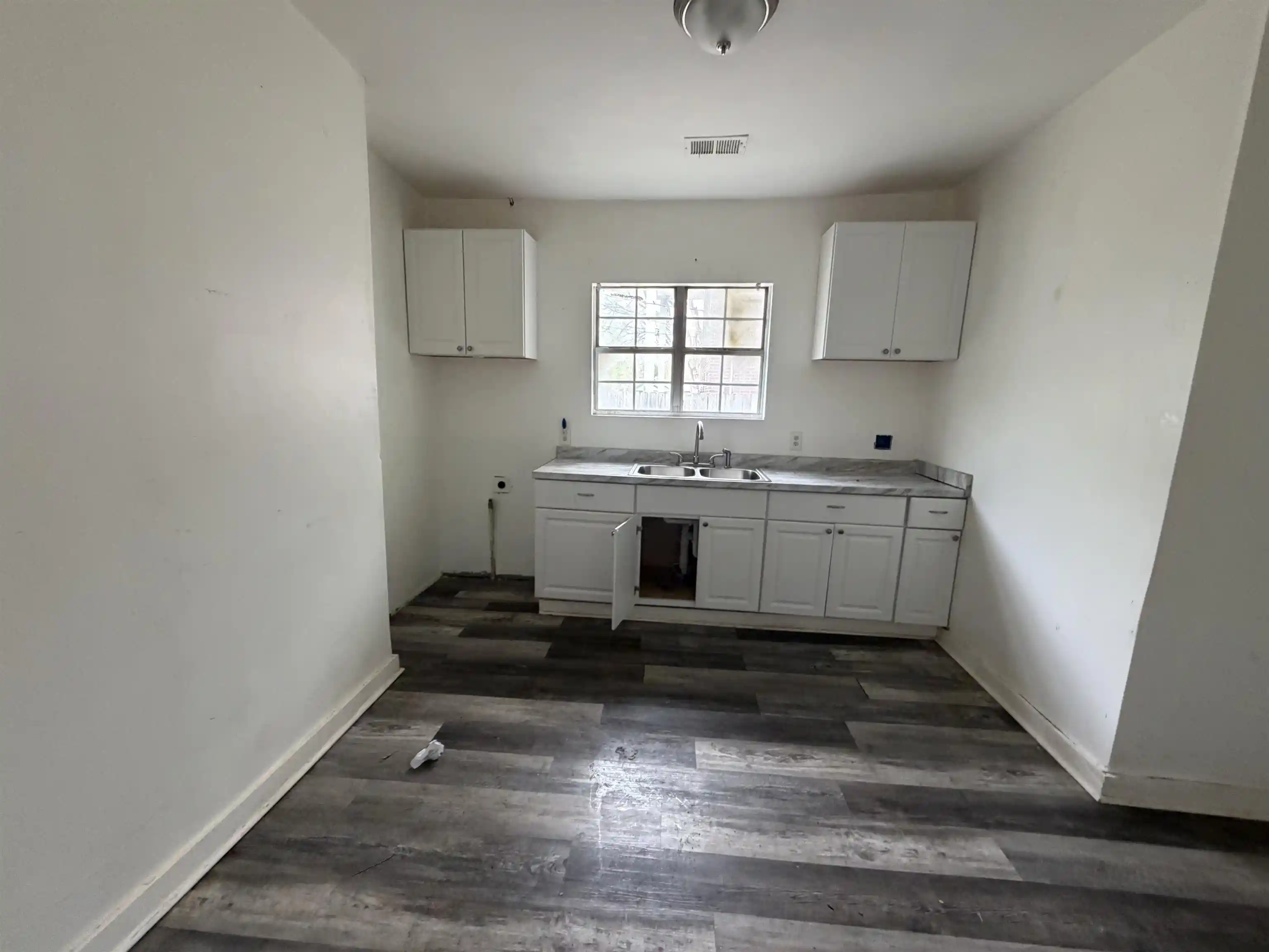 Photo 2 of Single family home for sale at 2180 Hunter Ave, Memphis, TN 38108 | MLS# 10225845 | Listing updated on 2026-09-11