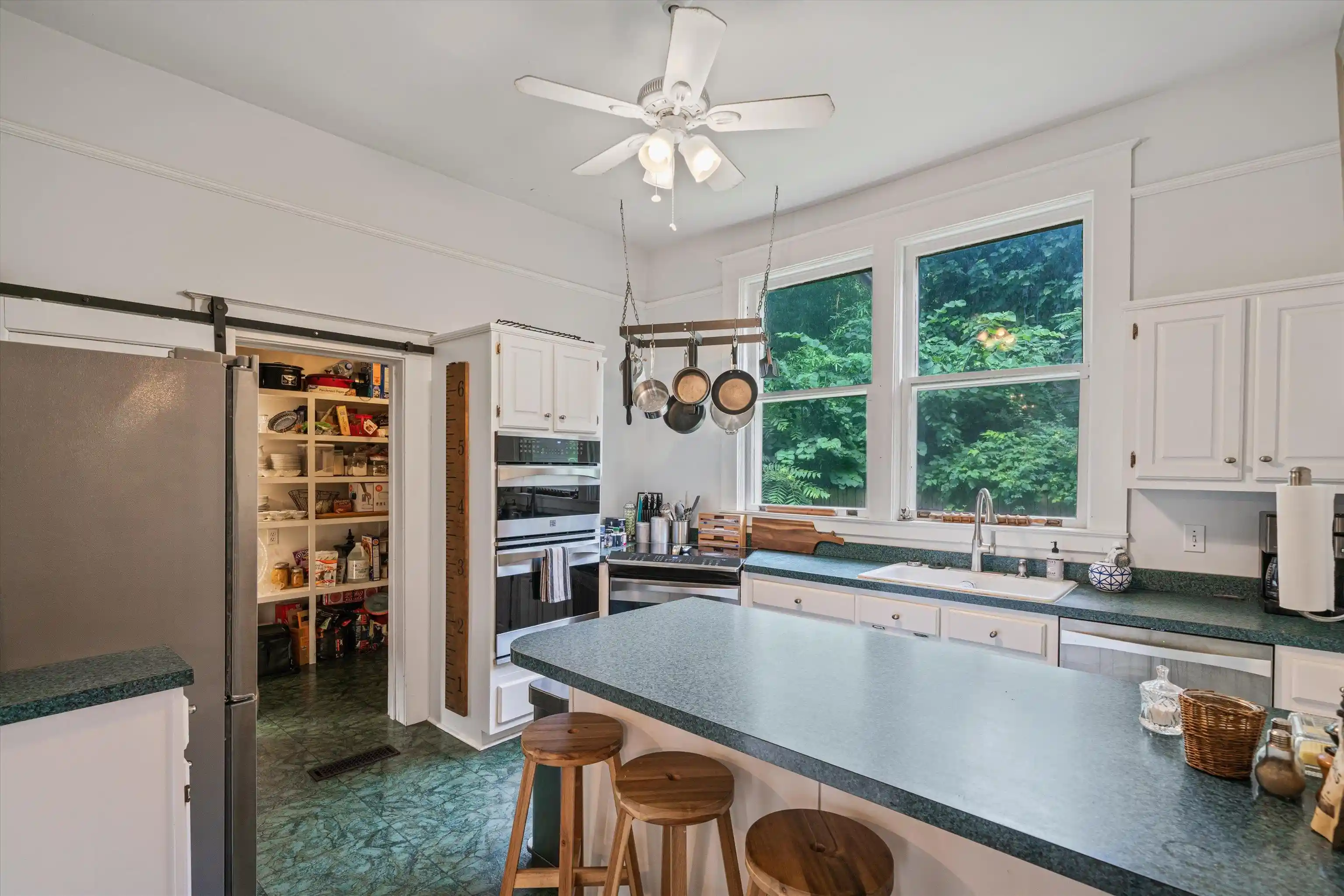 Photo 3 of Single family home for sale at 1270 Carr Ave, Memphis, TN 38104 | MLS# 10225865 | Listing updated on 2026-09-11