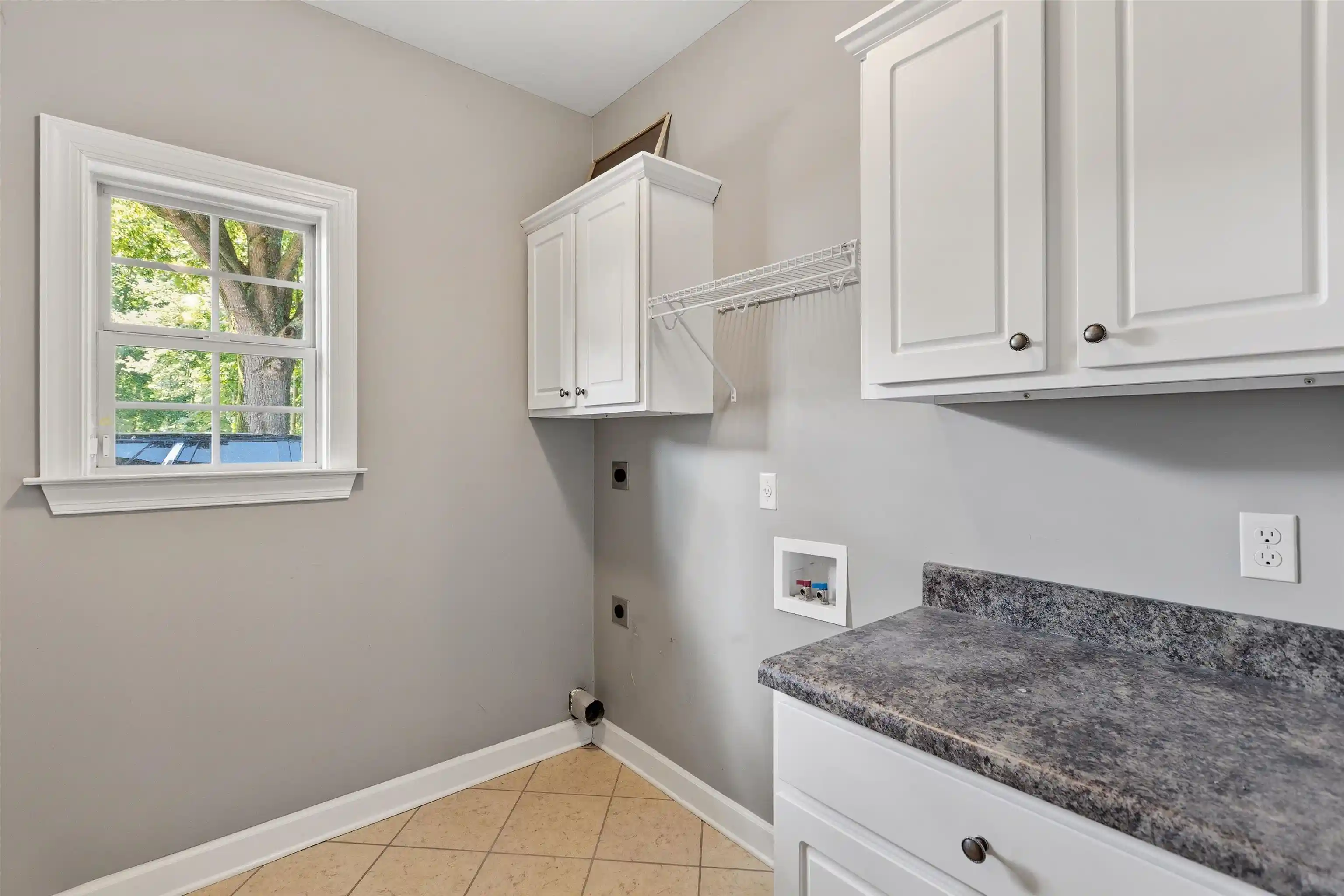 Photo 3 of Sale Pending at 141 Lower Flds Ln, Collierville, TN 38017 | MLS# 10225873 | Listing updated on 2026-08-18
