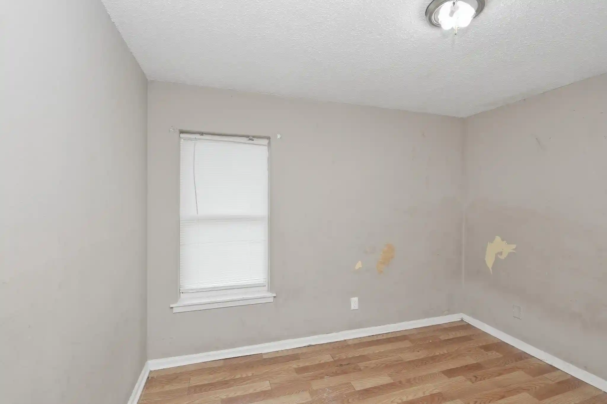 Photo 2 of Single family home for sale at 975 Shadowline Dr, Memphis, TN 38109 | MLS# 10225882 | Listing updated on 2026-09-18