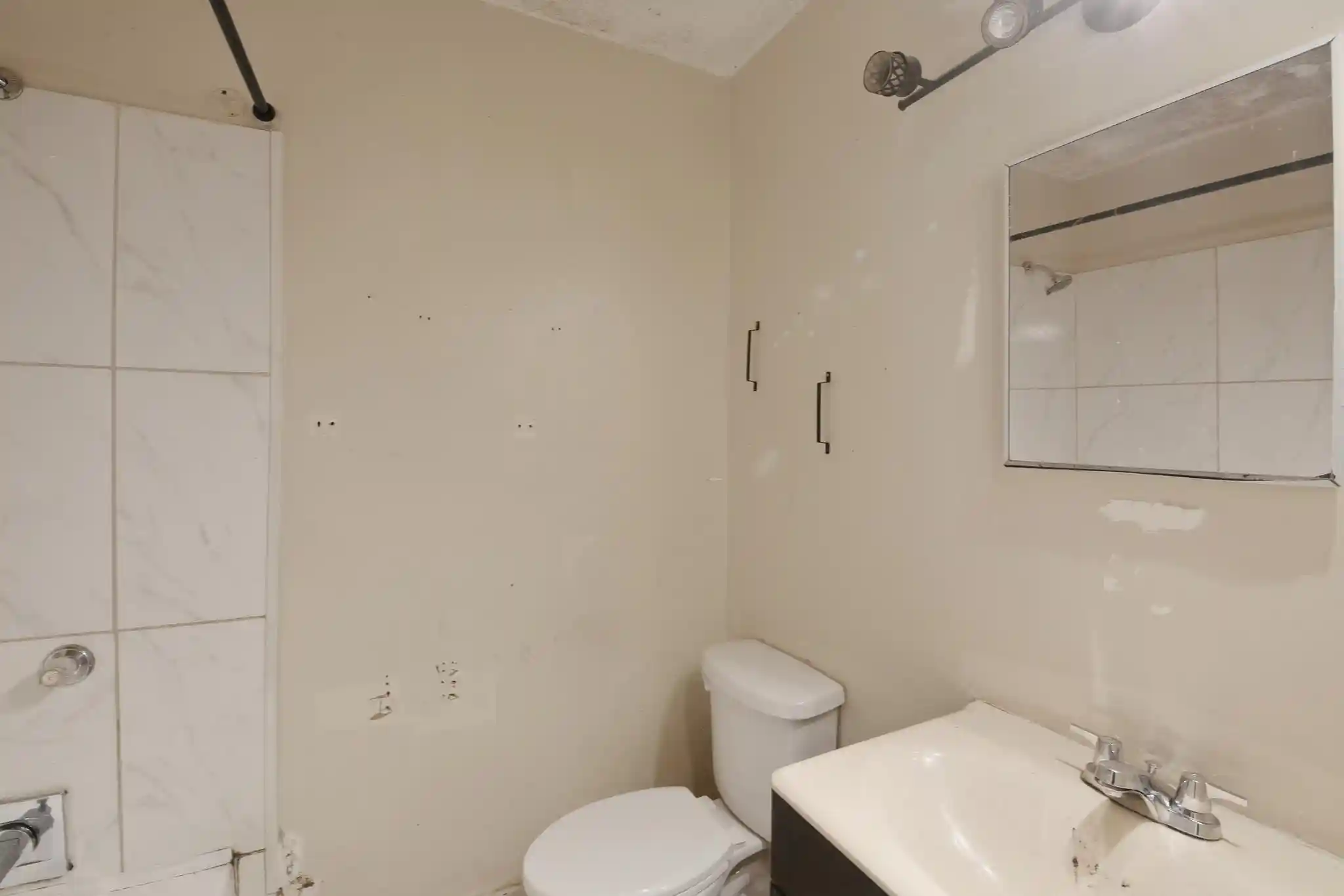 Photo 3 of Single family home for sale at 975 Shadowline Dr, Memphis, TN 38109 | MLS# 10225882 | Listing updated on 2026-09-18