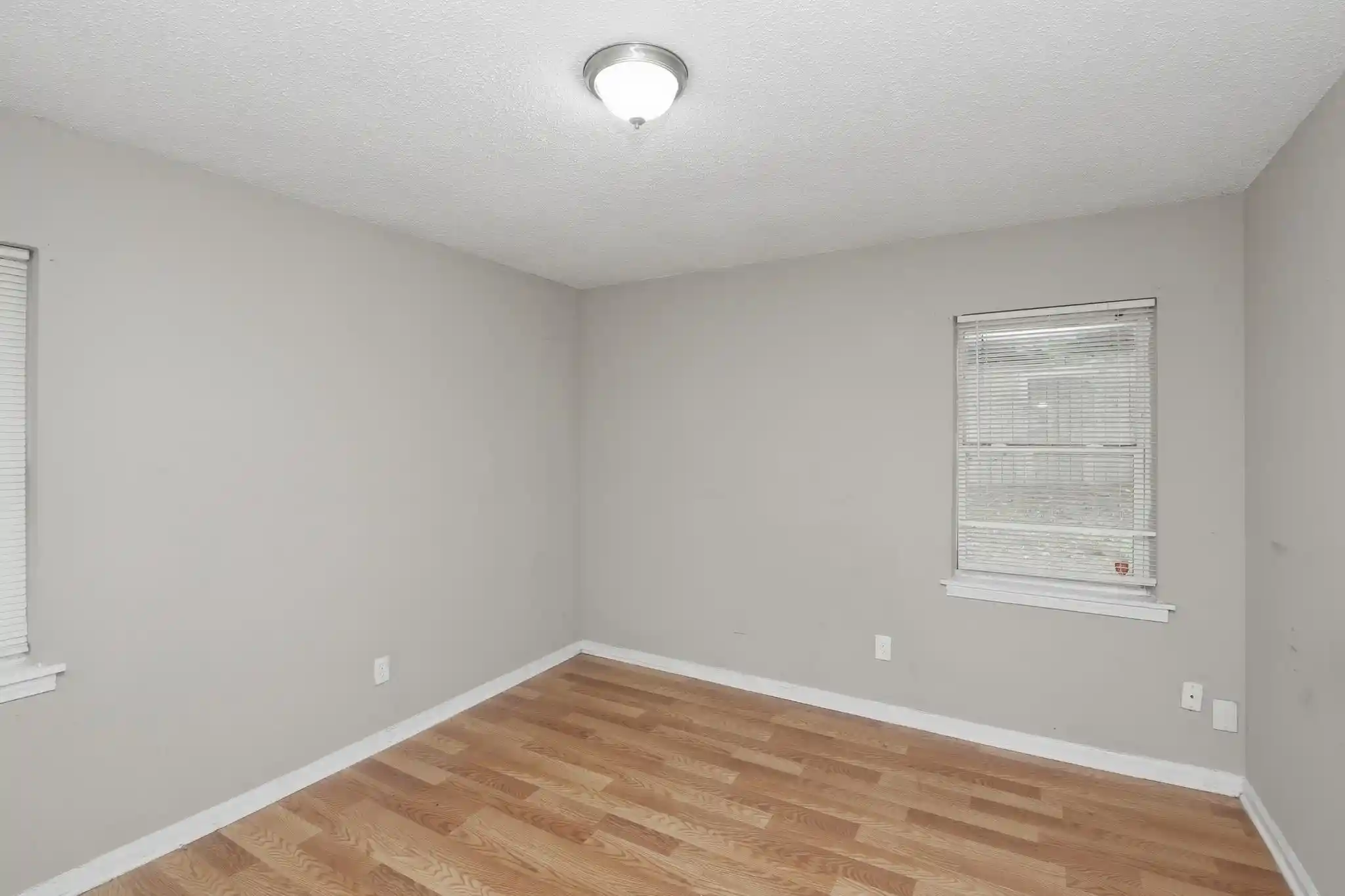 Photo 3 of Single family home for sale at 975 Shadowline Dr, Memphis, TN 38109 | MLS# 10225882 | Listing updated on 2026-09-18