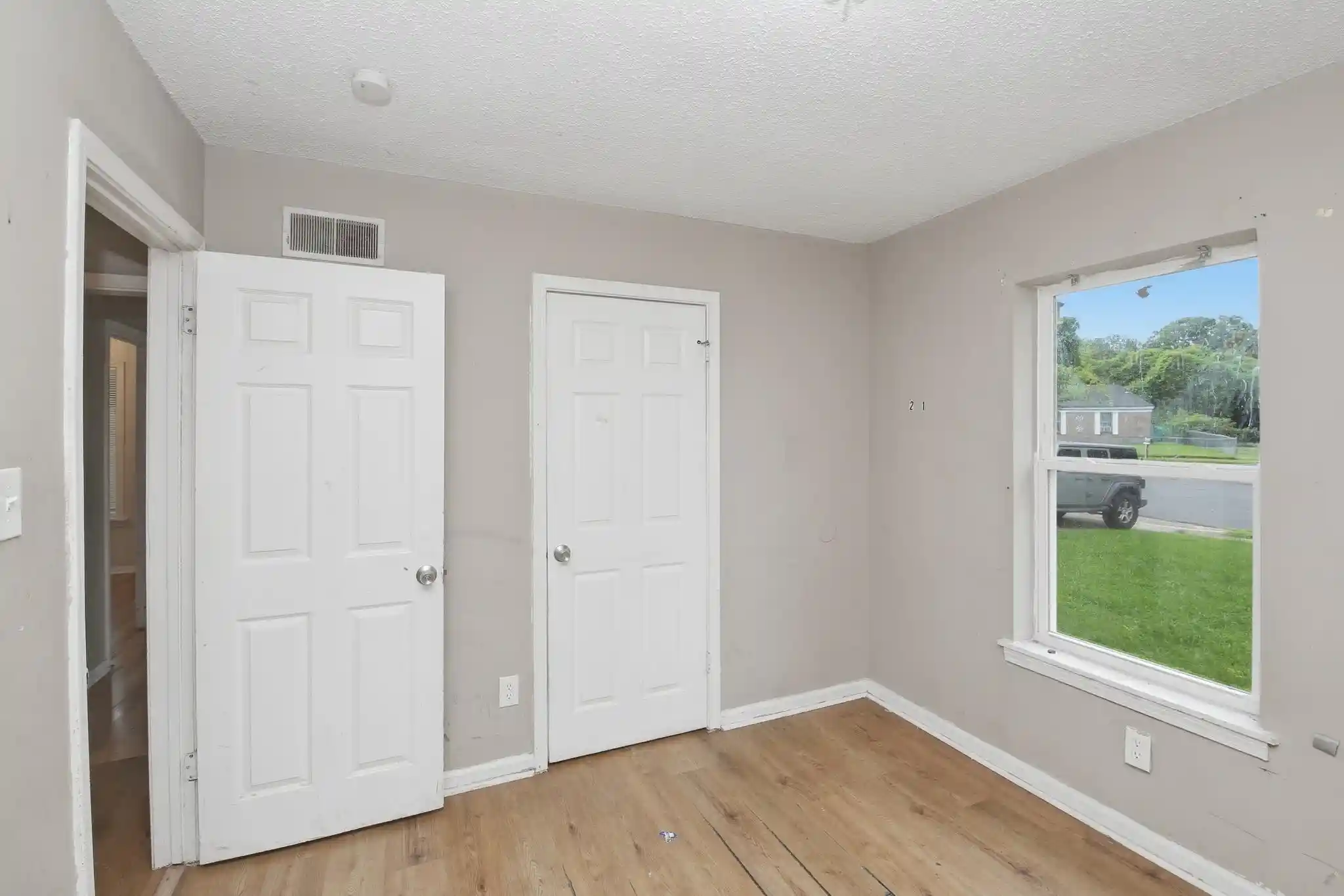 Photo 4 of Single family home for sale at 975 Shadowline Dr, Memphis, TN 38109 | MLS# 10225882 | Listing updated on 2026-09-18