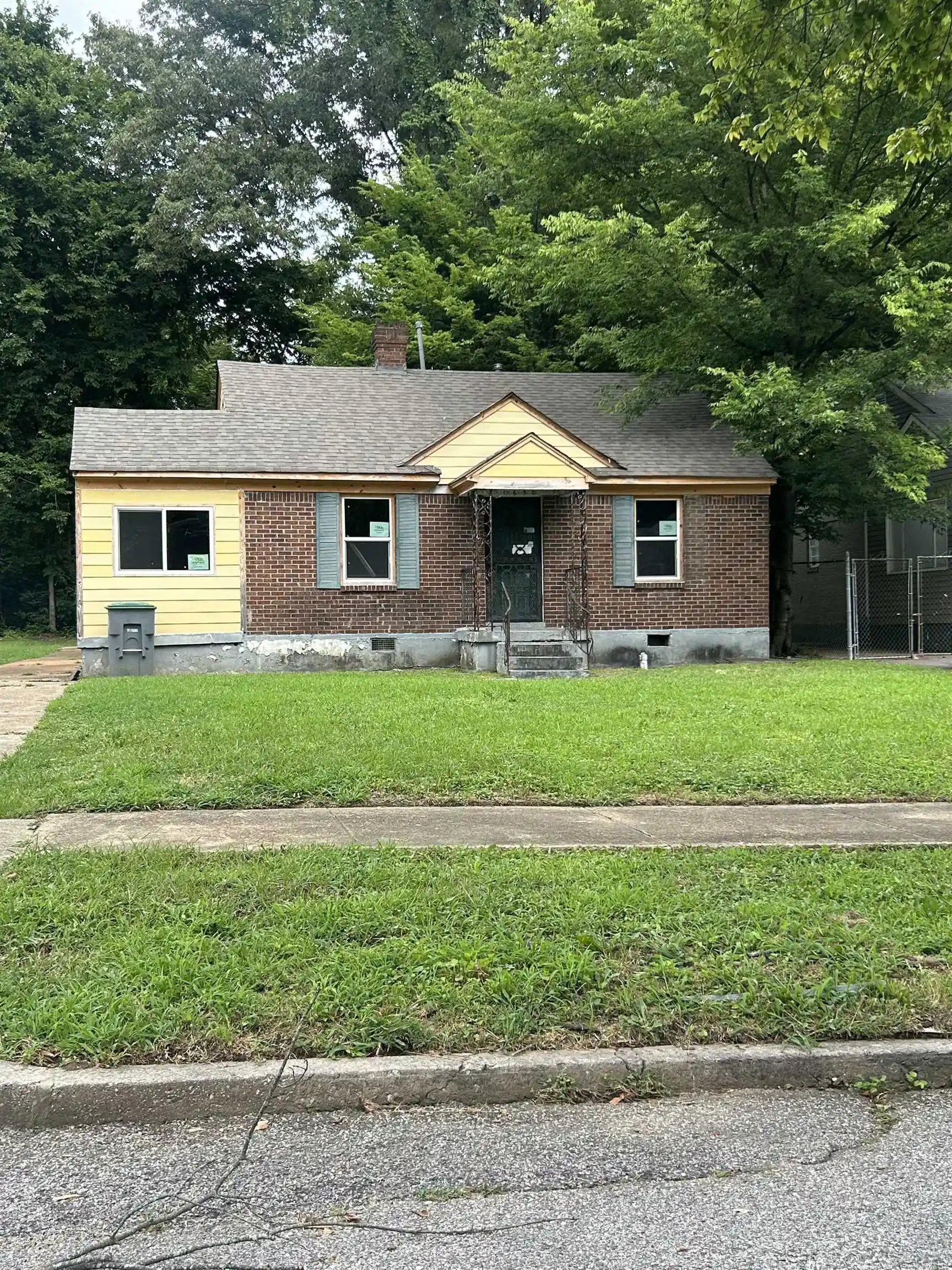 Photo 1 of Single family home for sale at 1650 Shadowlawn Blvd, Memphis, TN 38106 | MLS# 10225891 | Listing updated on 2026-08-06