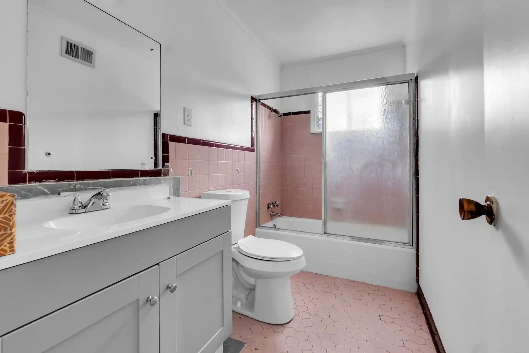 Photo 3 of Single family home for sale at 1992 Danberry Ave, Memphis, TN 38116 | MLS# 10225896 | Listing updated on 2026-09-03