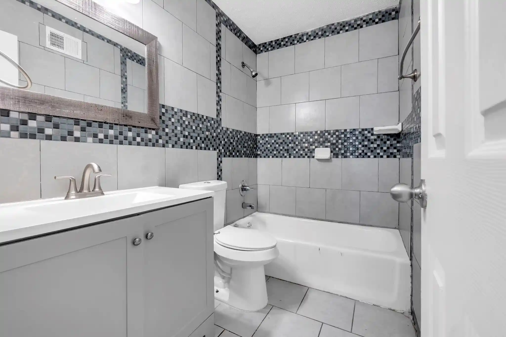 Photo 4 of Sale Pending at 3664 Kipling Ave, Memphis, TN 38128 | MLS# 10225916 | Listing updated on 2026-10-02