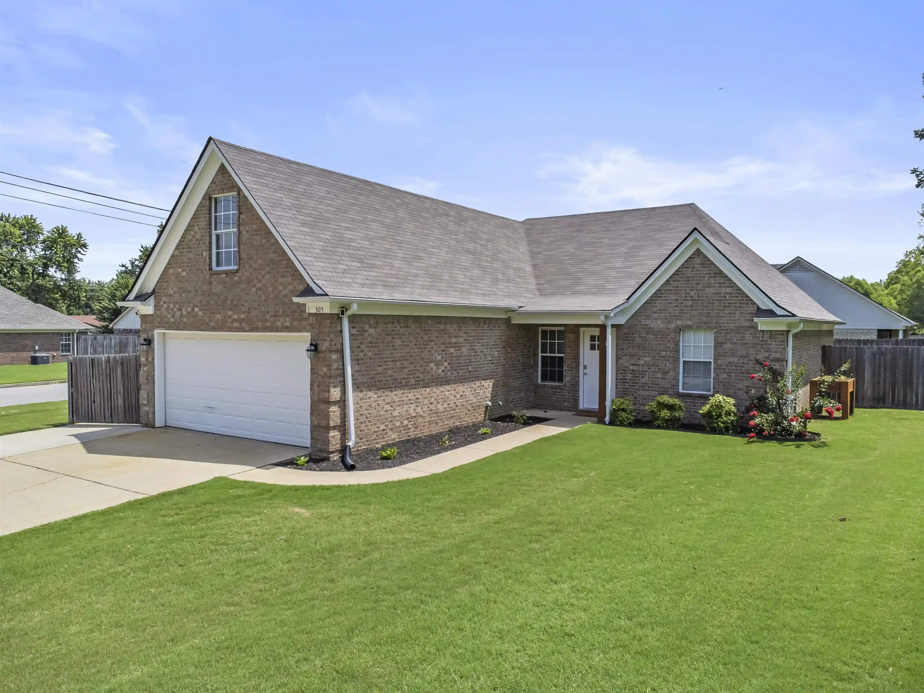 1st image of 305 Clay St, Oakland, TN 38060 | MLS# 10225935