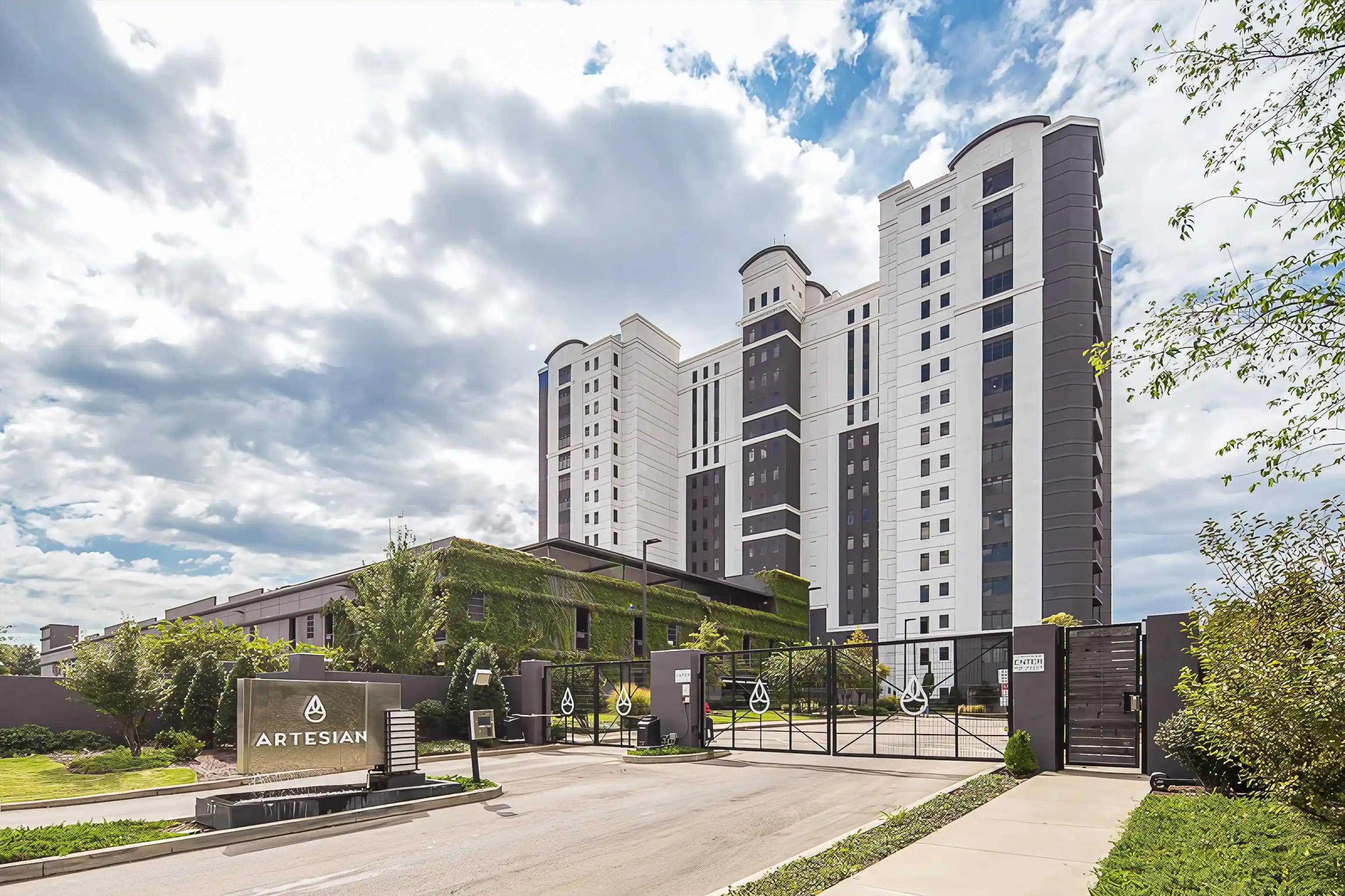 Photo 1 of Condo for sale at 717 Riverside Dr #1004, Memphis, TN 38103 | MLS# 10225949 | Listing updated on 2026-09-29