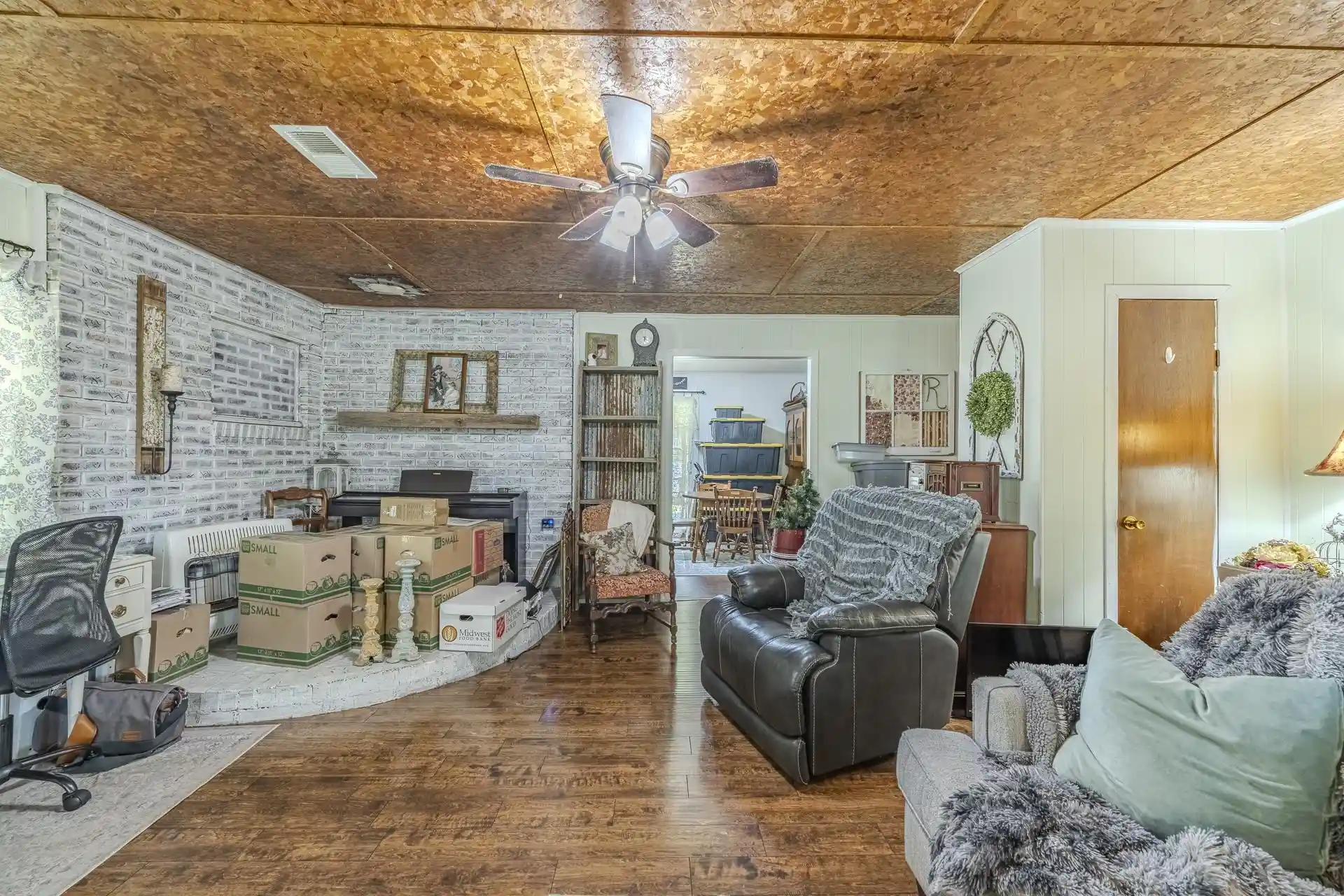 Photo 3 of Sale Pending at 261 Macon St, Savannah, TN 38372 | MLS# 10225965 | Listing updated on 2026-08-12