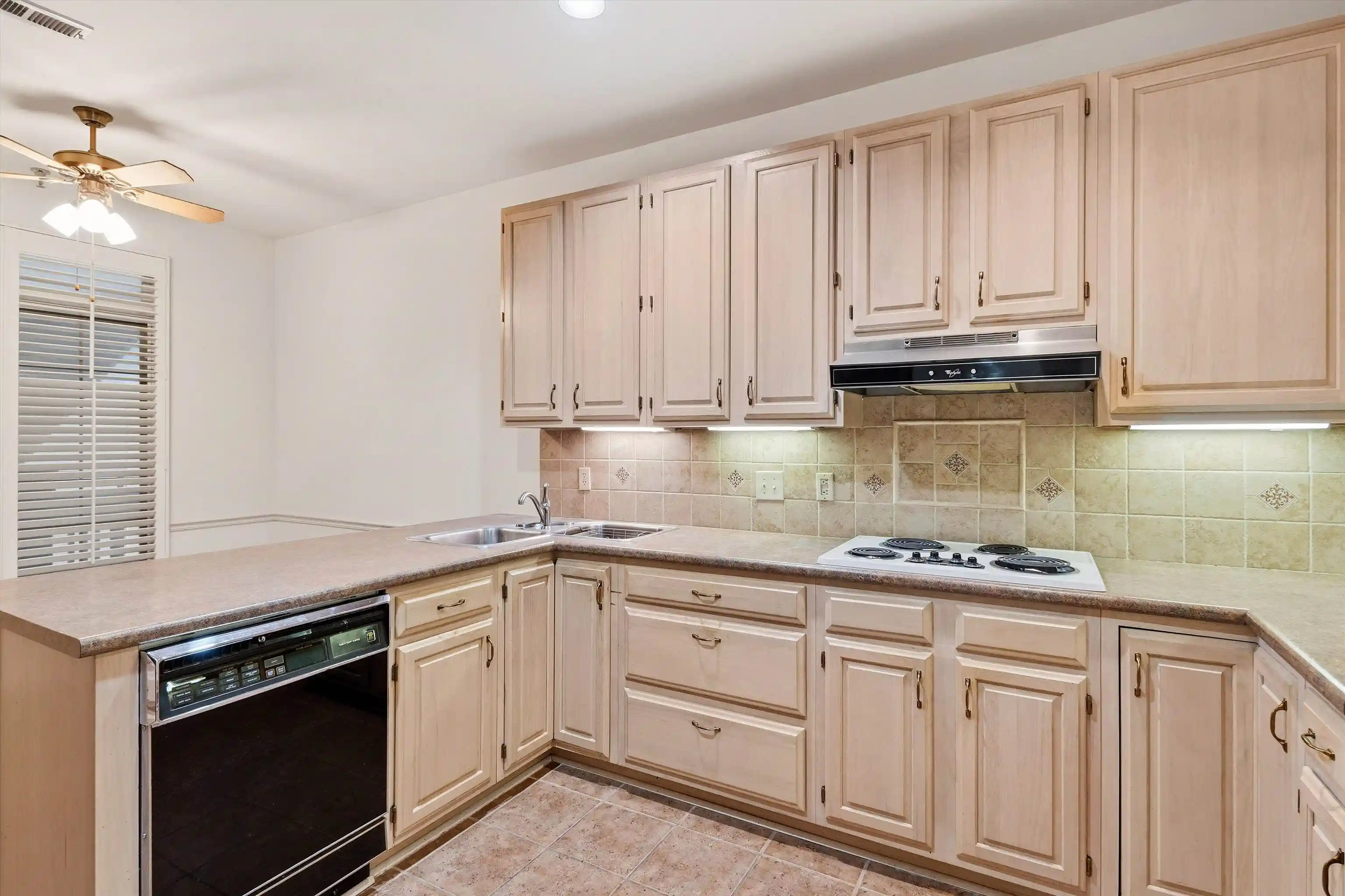 Photo 3 of Condo for sale at 405 S Perkins Rd #430, Memphis, TN 38117 | MLS# 10225998 | Listing updated on 2026-09-17
