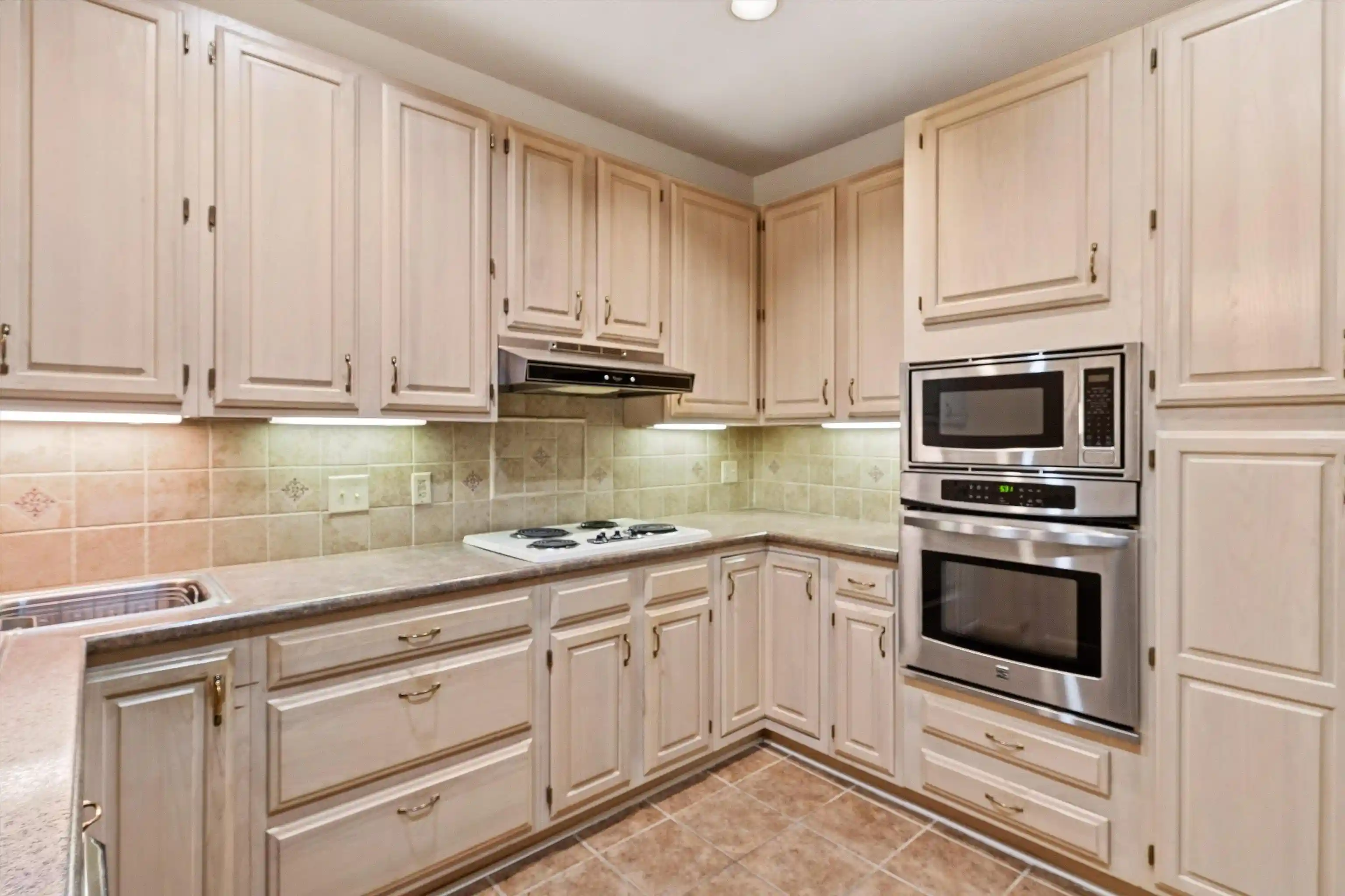 Photo 4 of Condo for sale at 405 S Perkins Rd #430, Memphis, TN 38117 | MLS# 10225998 | Listing updated on 2026-09-17