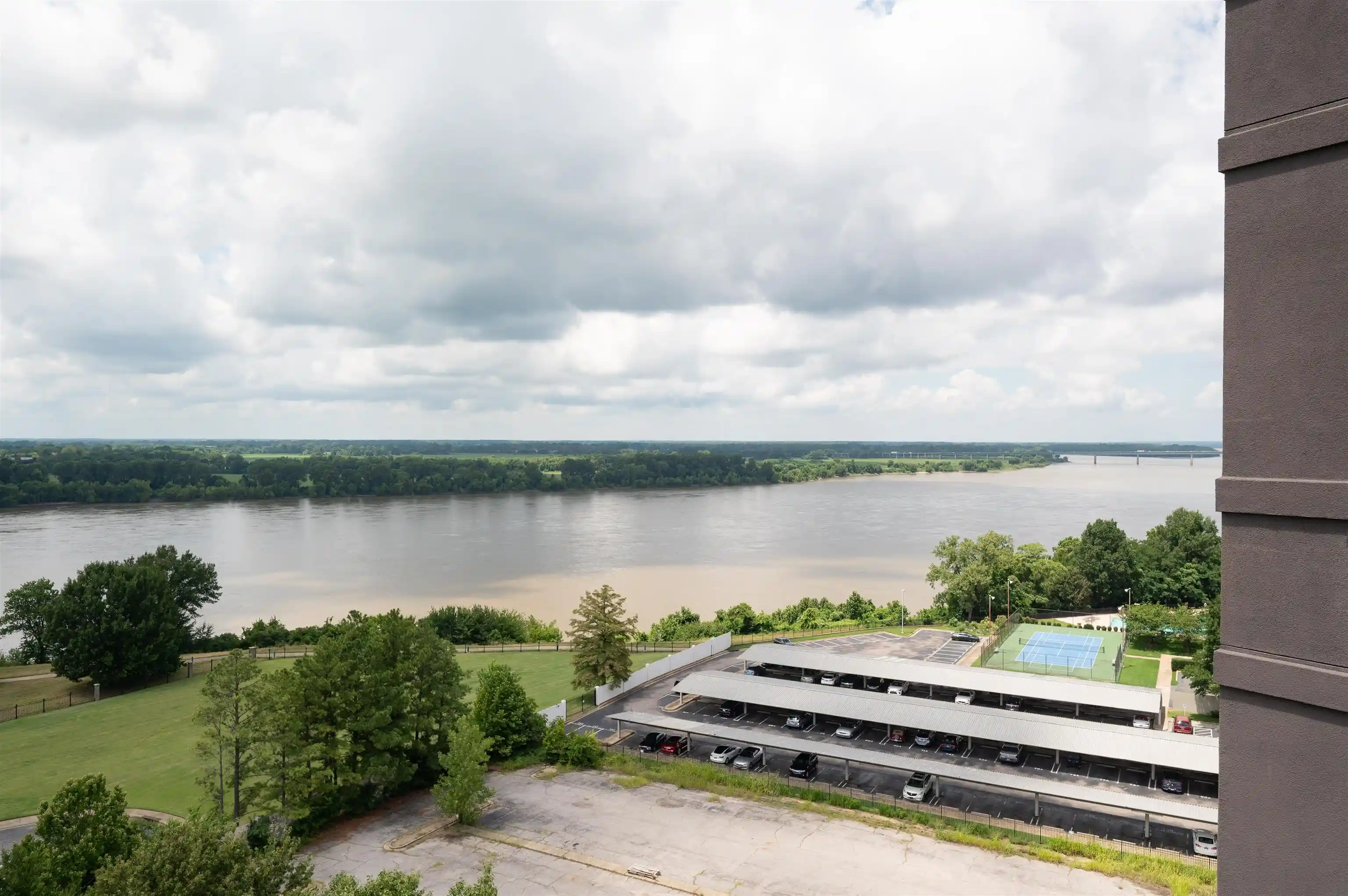 Photo 4 of Condo for sale at 717 S Riverside Dr #1108, Memphis, TN 38103 | MLS# 10226001 | Listing updated on 2026-09-21