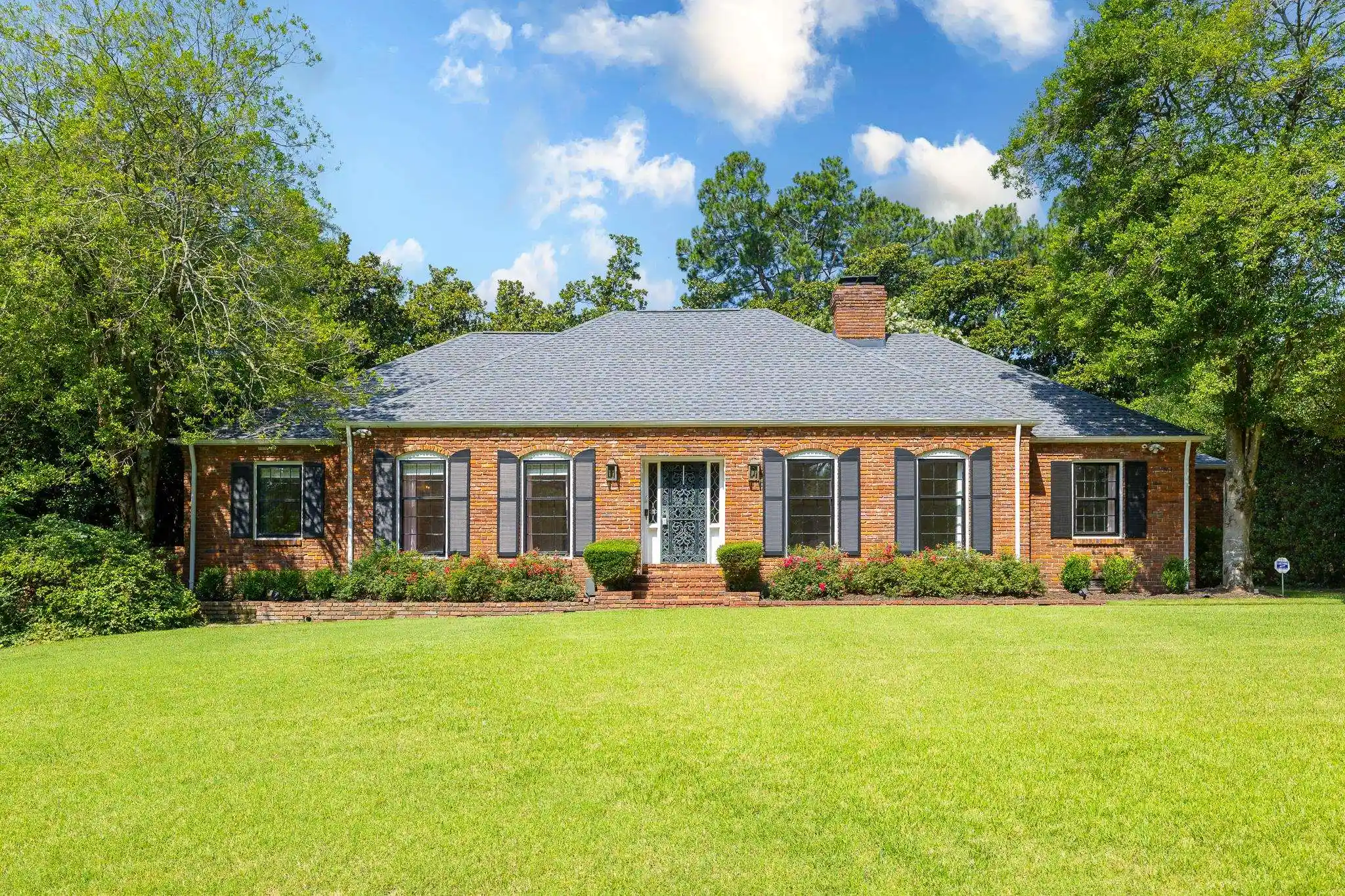 Photo 1 of Single family home for sale at 271 Wakefield Dr, Memphis, TN 38117 | MLS# 10226005 | Listing updated on 2026-09-10