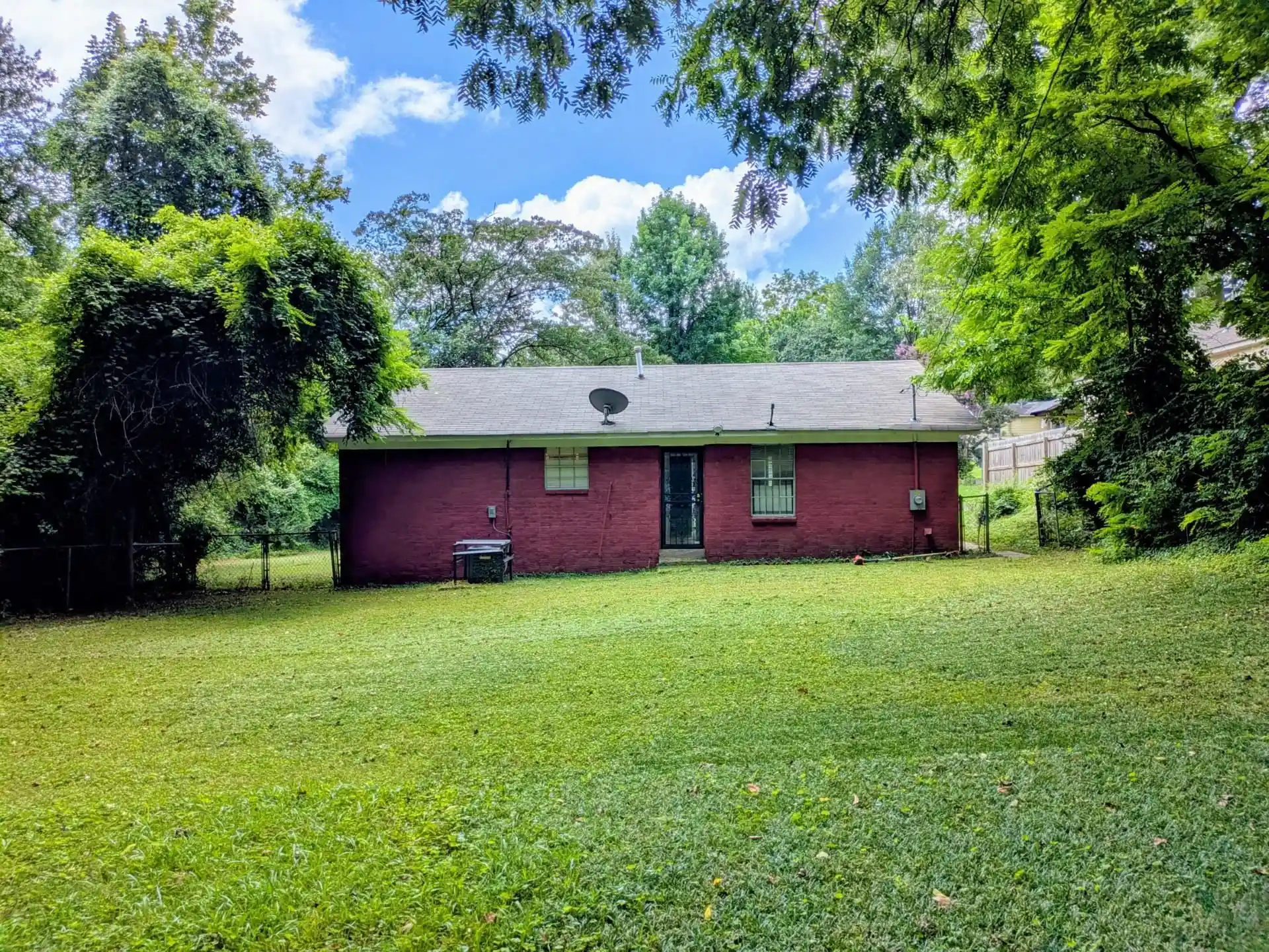 Photo 4 of Single family home for sale at 1822 Cedarhurst Ave, Memphis, TN 38127 | MLS# 10226035 | Listing updated on 2026-09-25