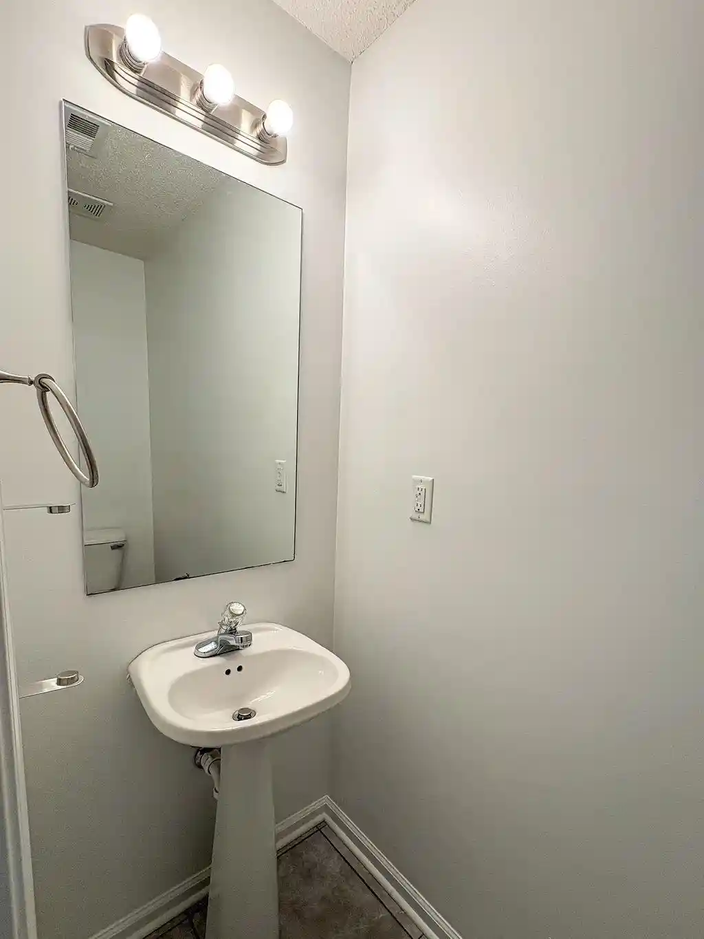 Photo 3 of Single family home for sale at 9967 Chariden Dr, Cordova, TN 38016 | MLS# 10226039 | Listing updated on 2026-10-07