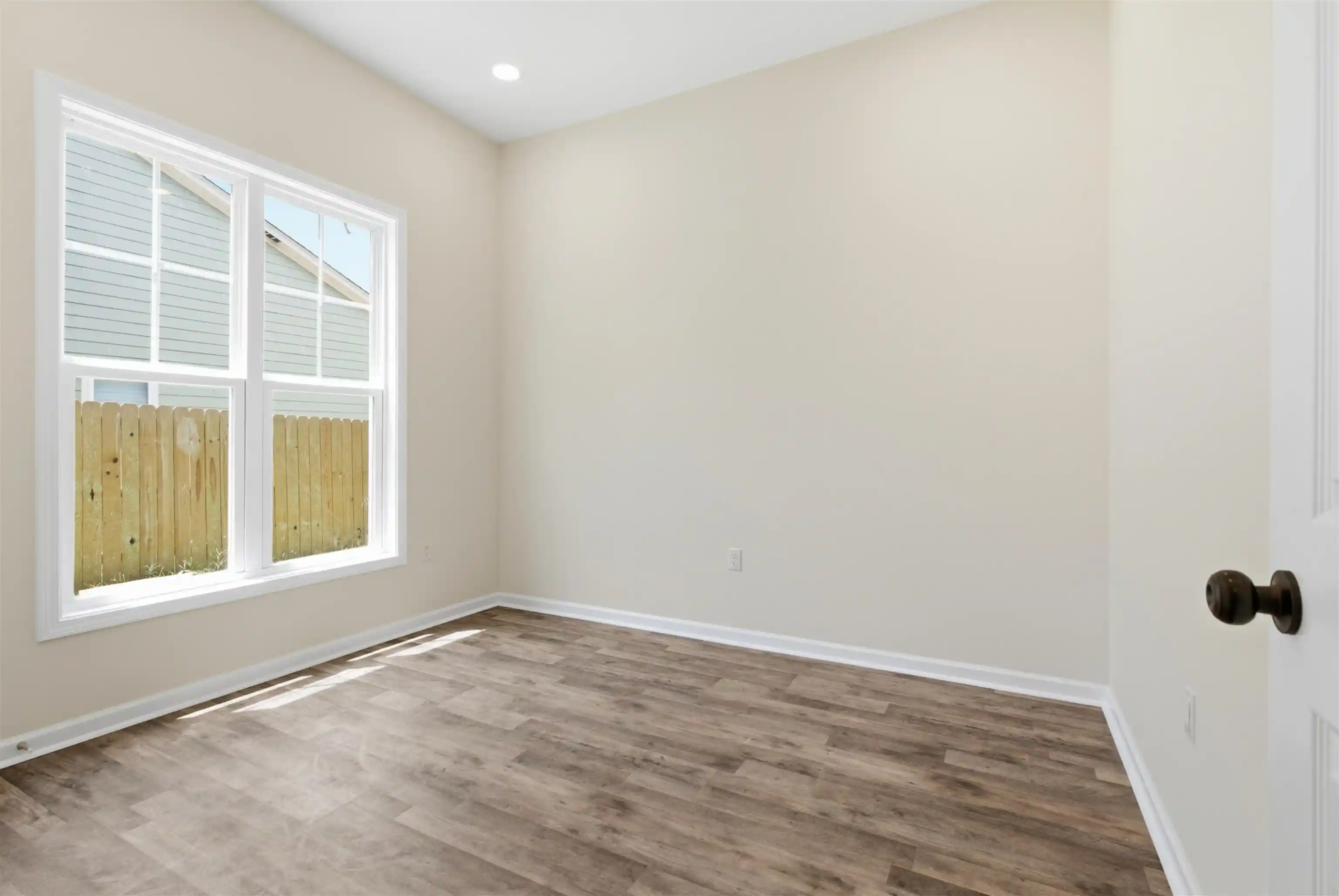 Photo 3 of Sale Pending at 1055 Shaw Pl, Memphis, TN 38126 | MLS# 10226085 | Listing updated on 2026-08-22