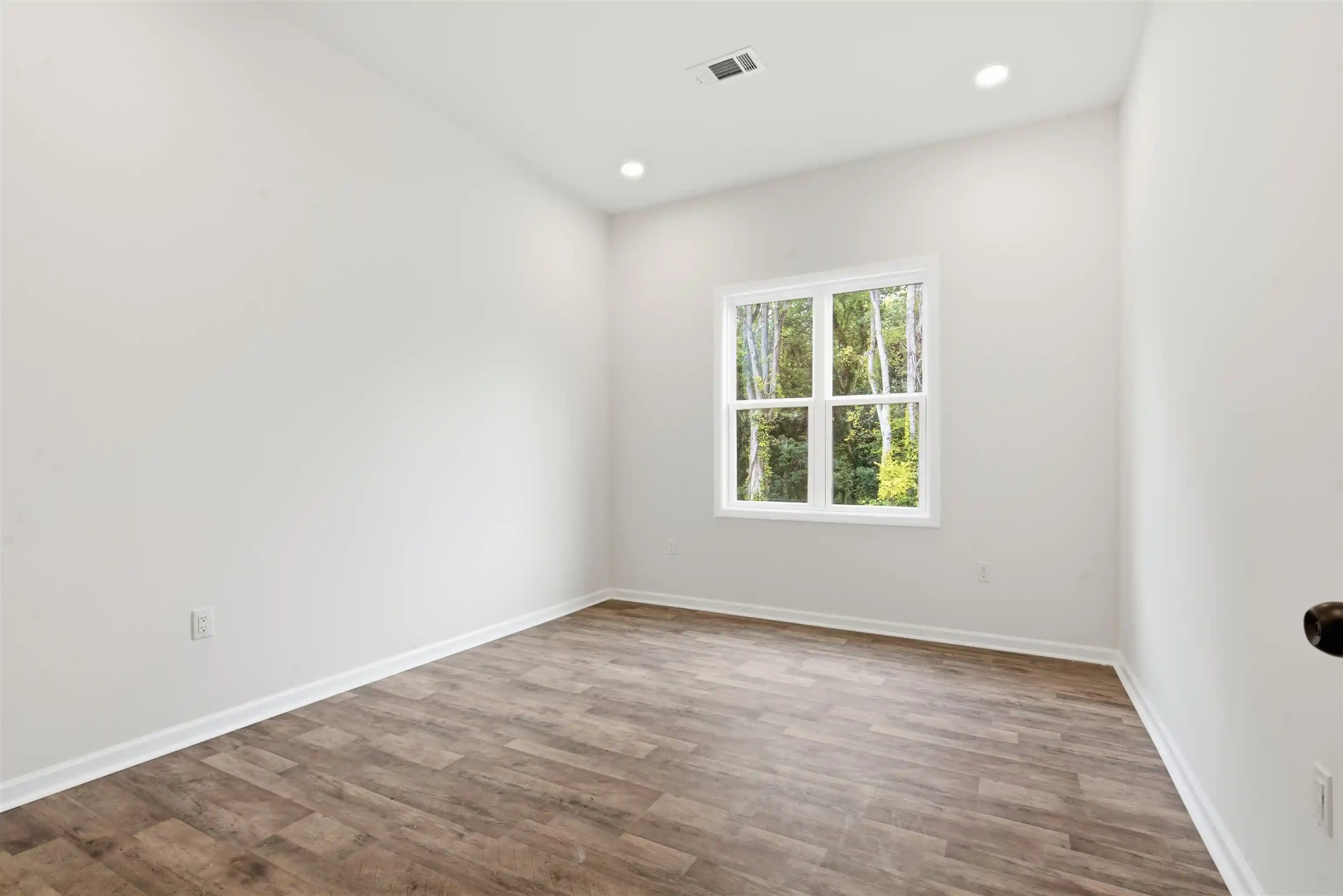 Photo 4 of Sale Pending at 1055 Shaw Pl, Memphis, TN 38126 | MLS# 10226085 | Listing updated on 2026-08-22