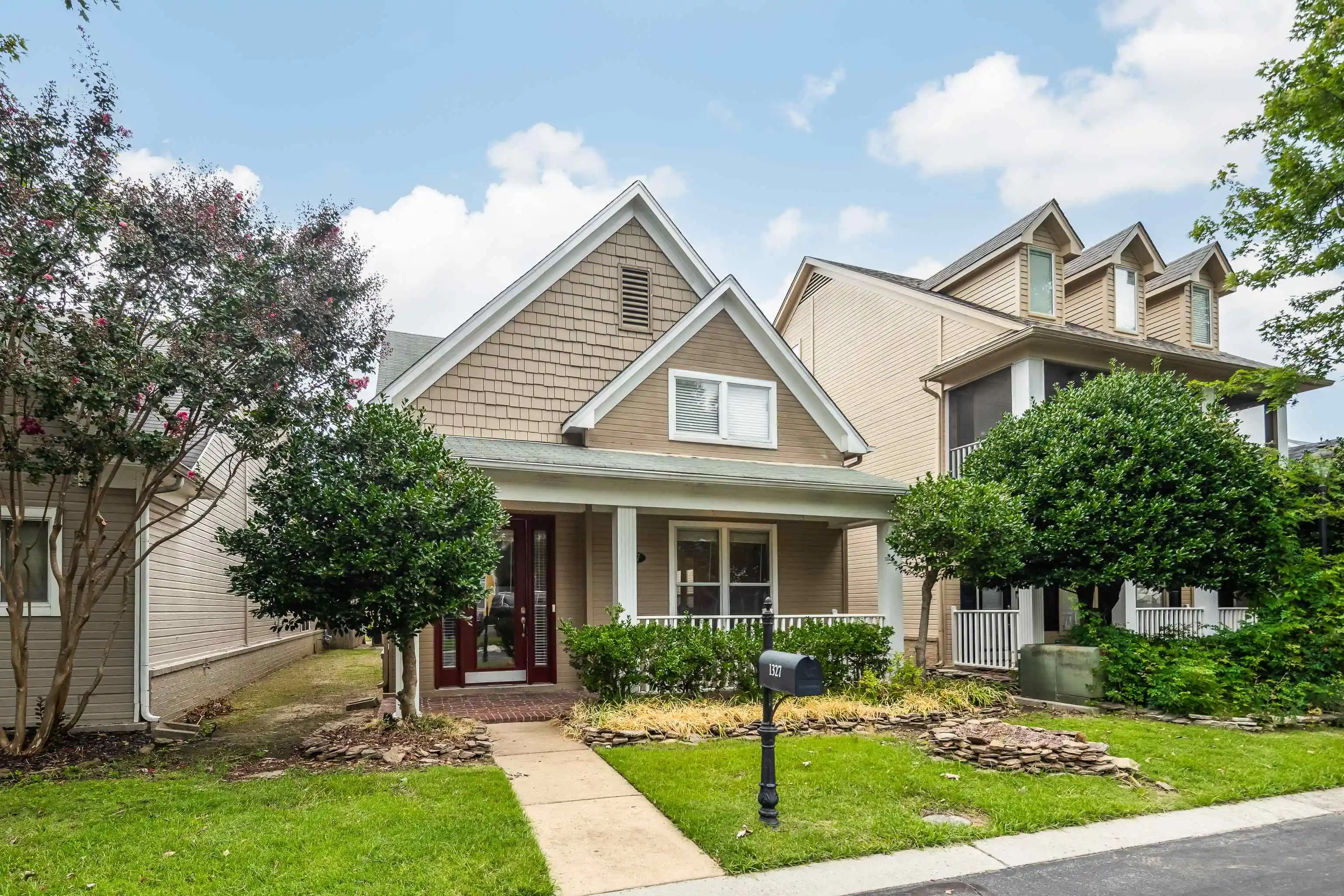 Photo 1 of Single family home for sale at 1327 Harbor Park Dr, Memphis, TN 38103 | MLS# 10226092 | Listing updated on 2026-08-20