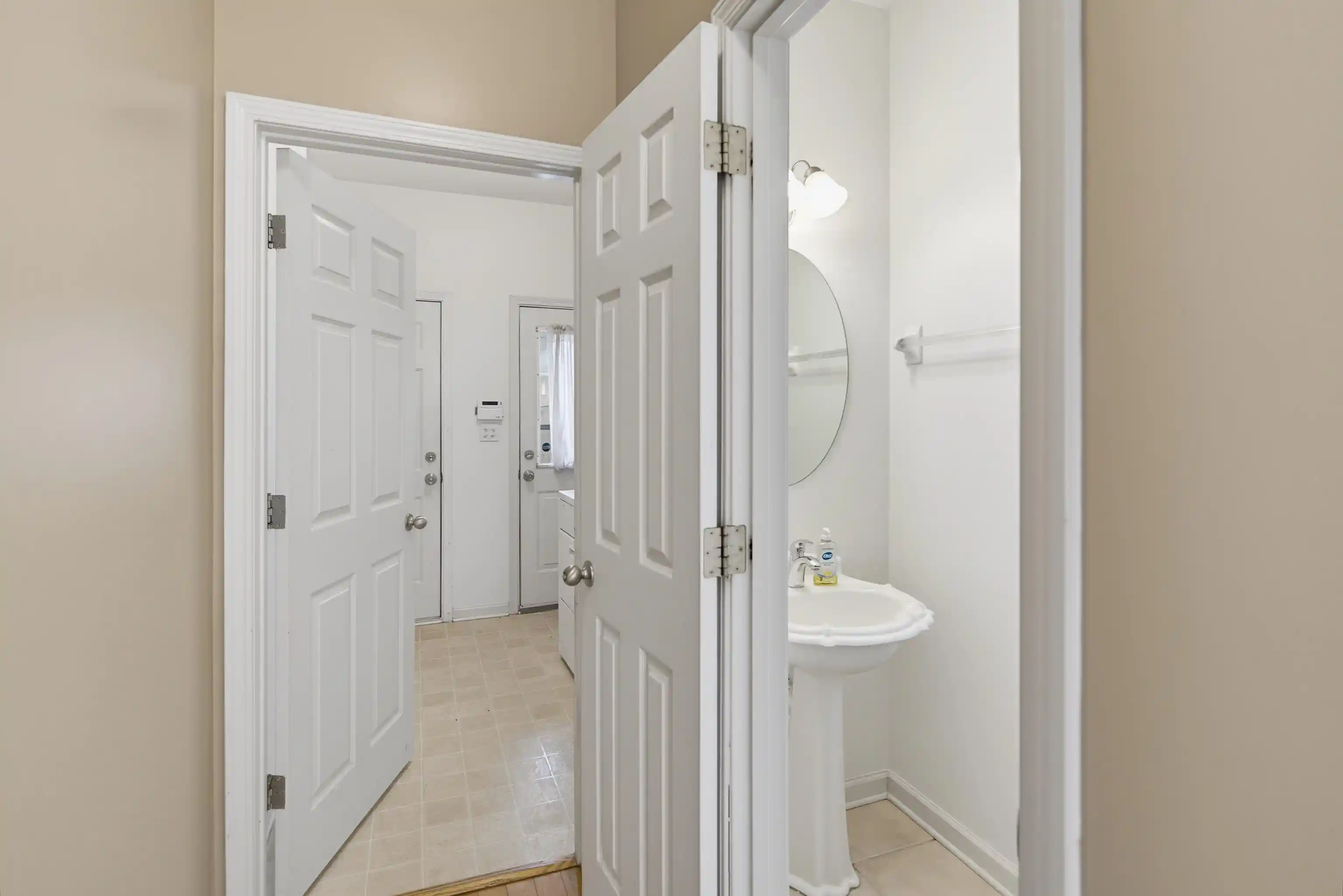 Photo 3 of Single family home for sale at 1327 Harbor Park Dr, Memphis, TN 38103 | MLS# 10226092 | Listing updated on 2026-08-20