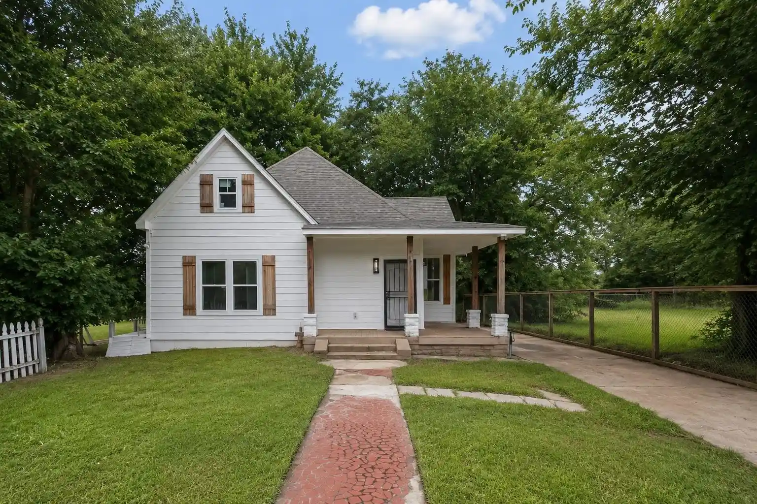 Single family home for sale at 894 Mississippi Blvd, Memphis, TN 38126 | MLS# 10226139