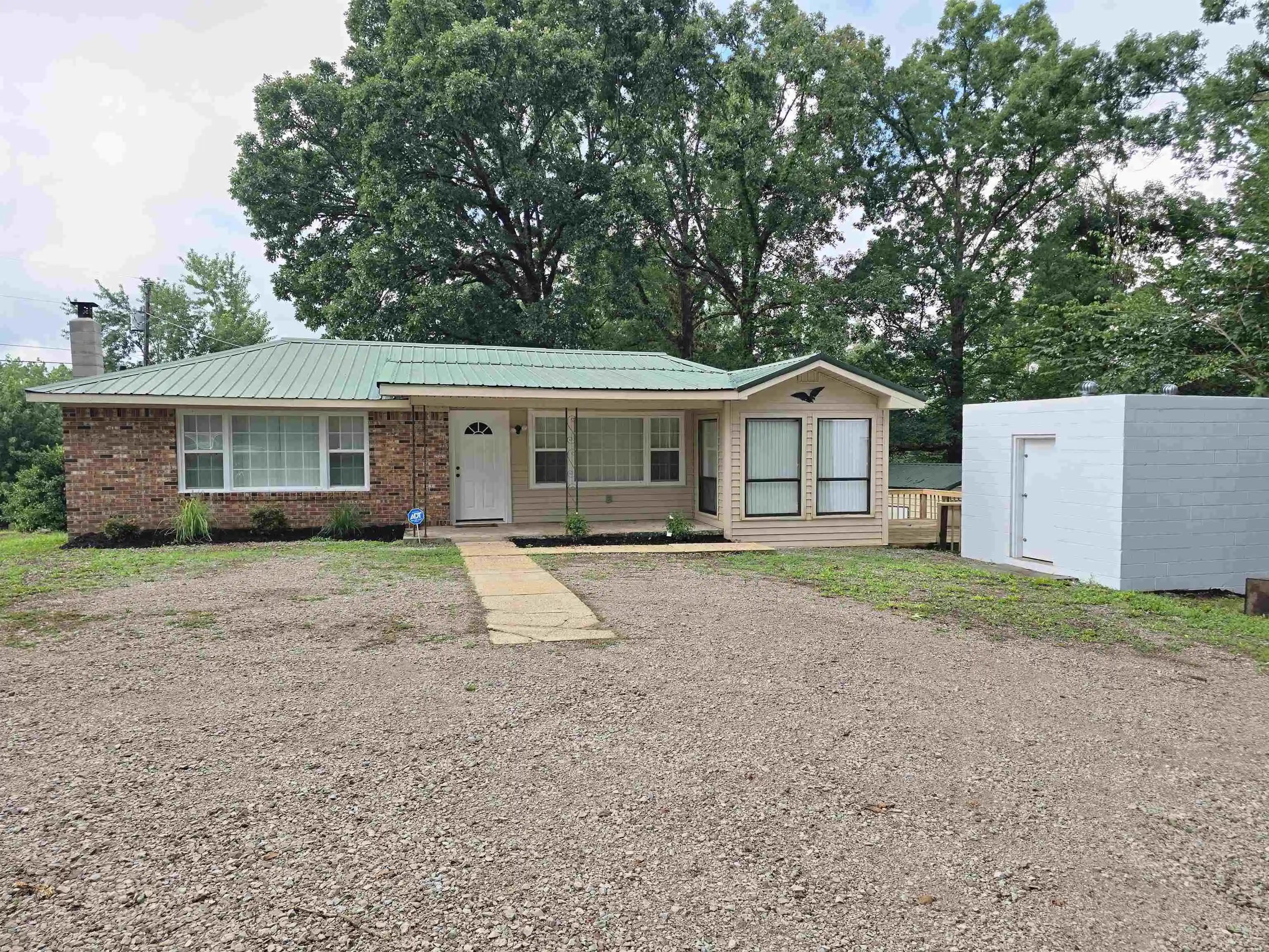 Photo 1 of Sale Pending at 745 Stag Ln, Savannah, TN 38372 | MLS# 10226169 | Listing updated on 2026-09-04