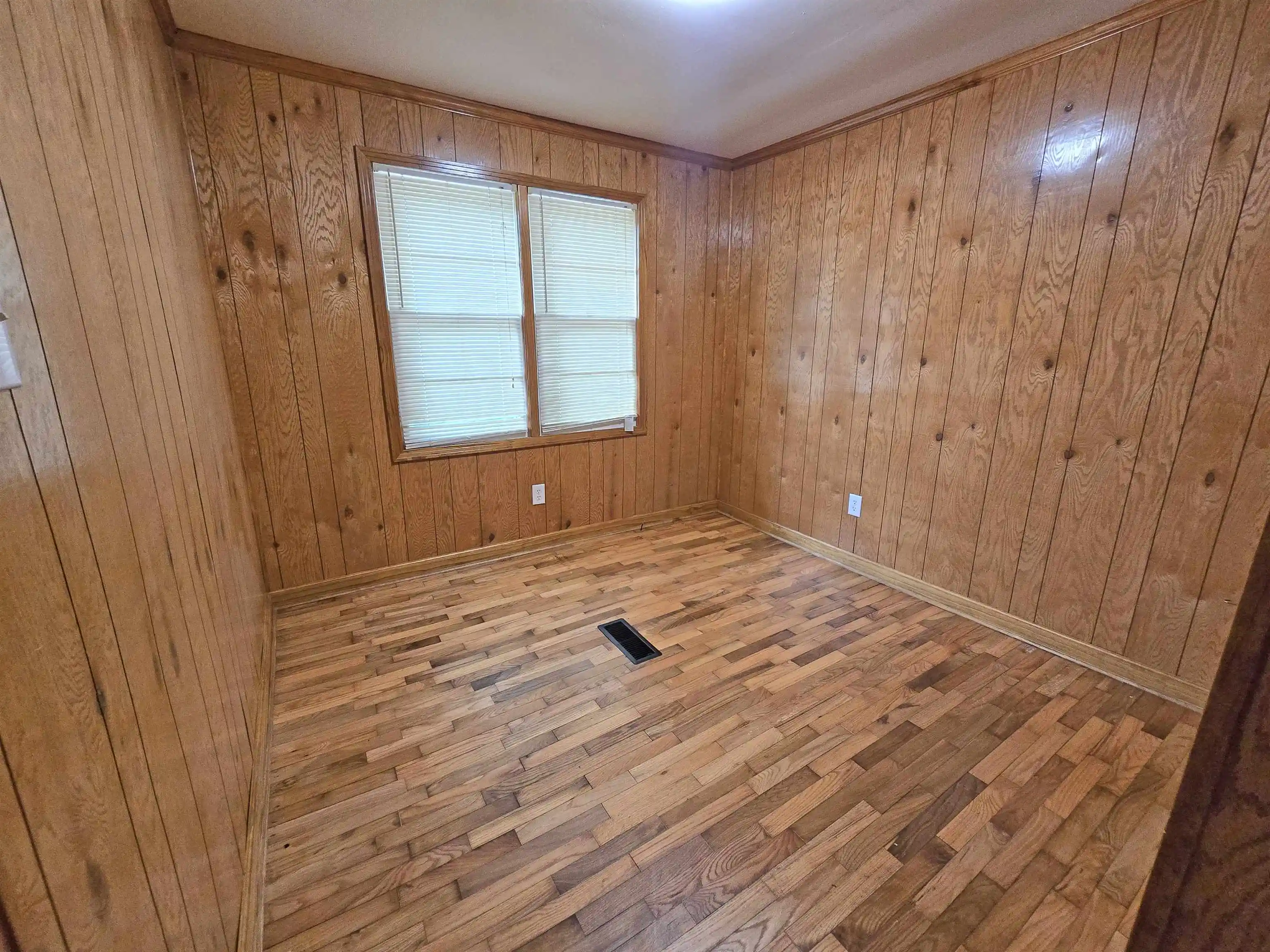 Photo 3 of Sale Pending at 745 Stag Ln, Savannah, TN 38372 | MLS# 10226169 | Listing updated on 2026-09-04