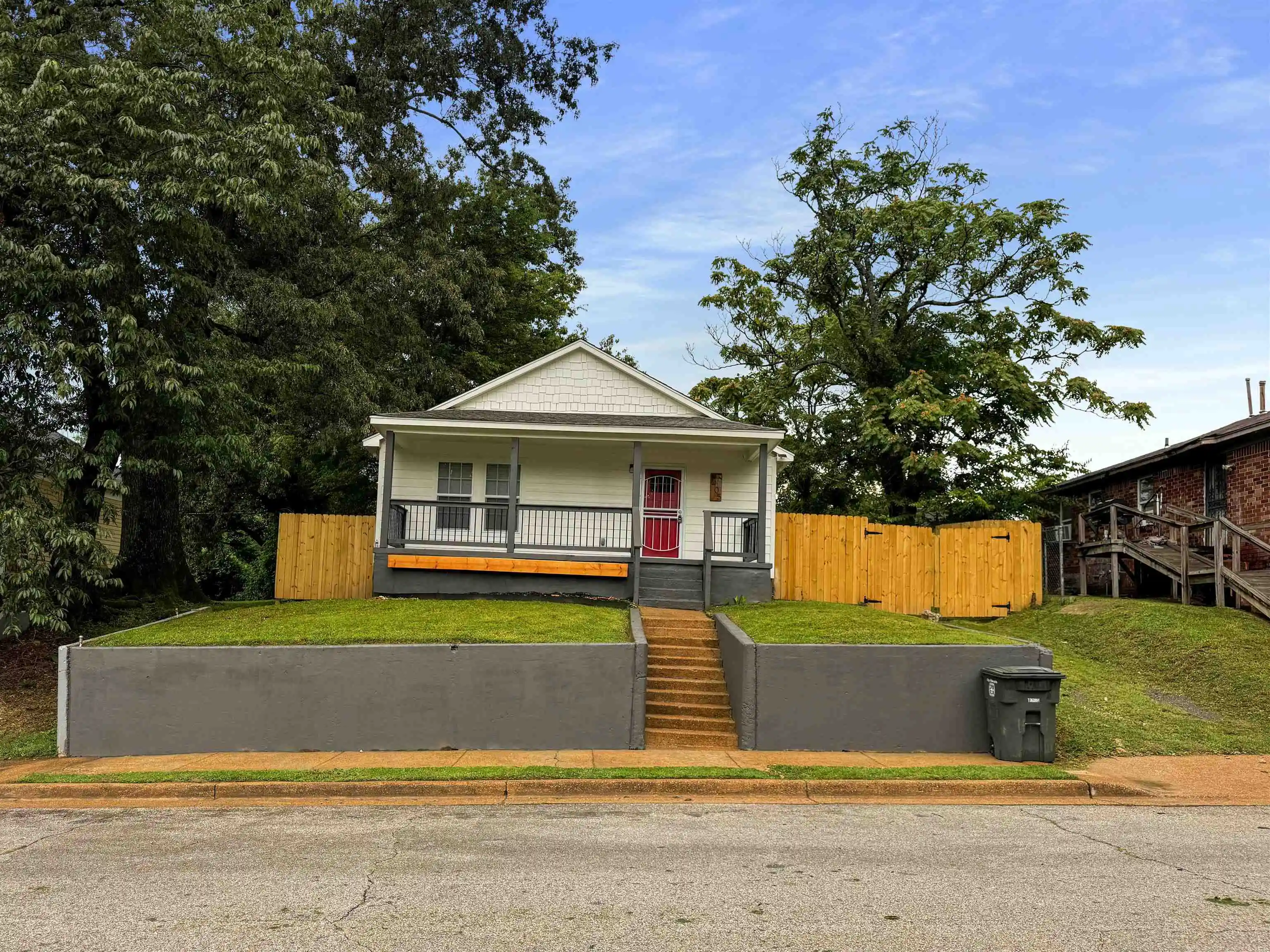 Photo 1 of Single family home for sale at 1405 Woodward St, Memphis, TN 38106 | MLS# 10226199 | Listing updated on 2026-08-25