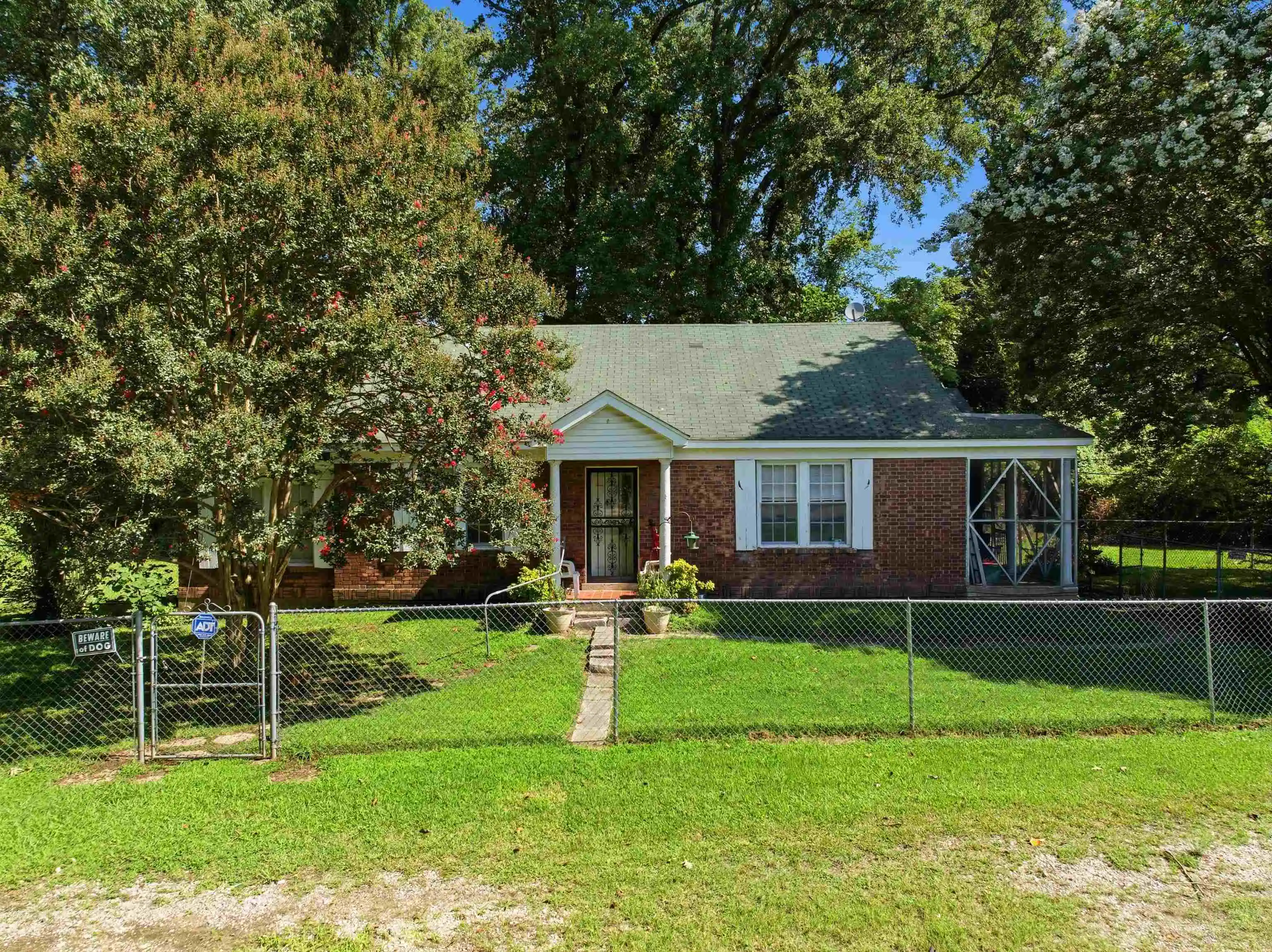 Photo 1 of Sale Pending at 3524 James Rd, Memphis, TN 38128 | MLS# 10226217 | Listing updated on 2026-09-11