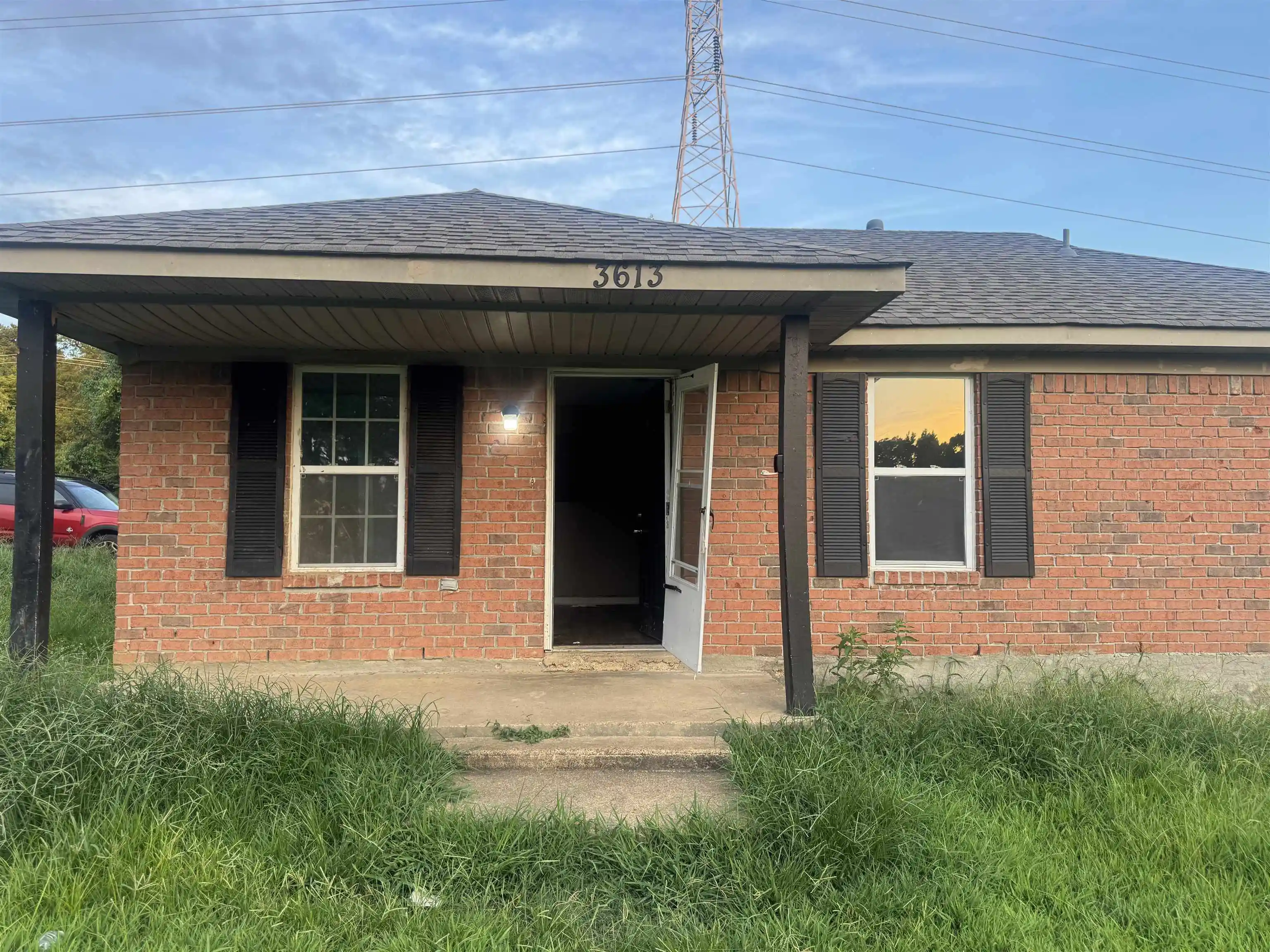 Photo 1 of Single family home for sale at 3613 Russelwood Dr, Memphis, TN 38128 | MLS# 10226236 | Listing updated on 2026-09-17