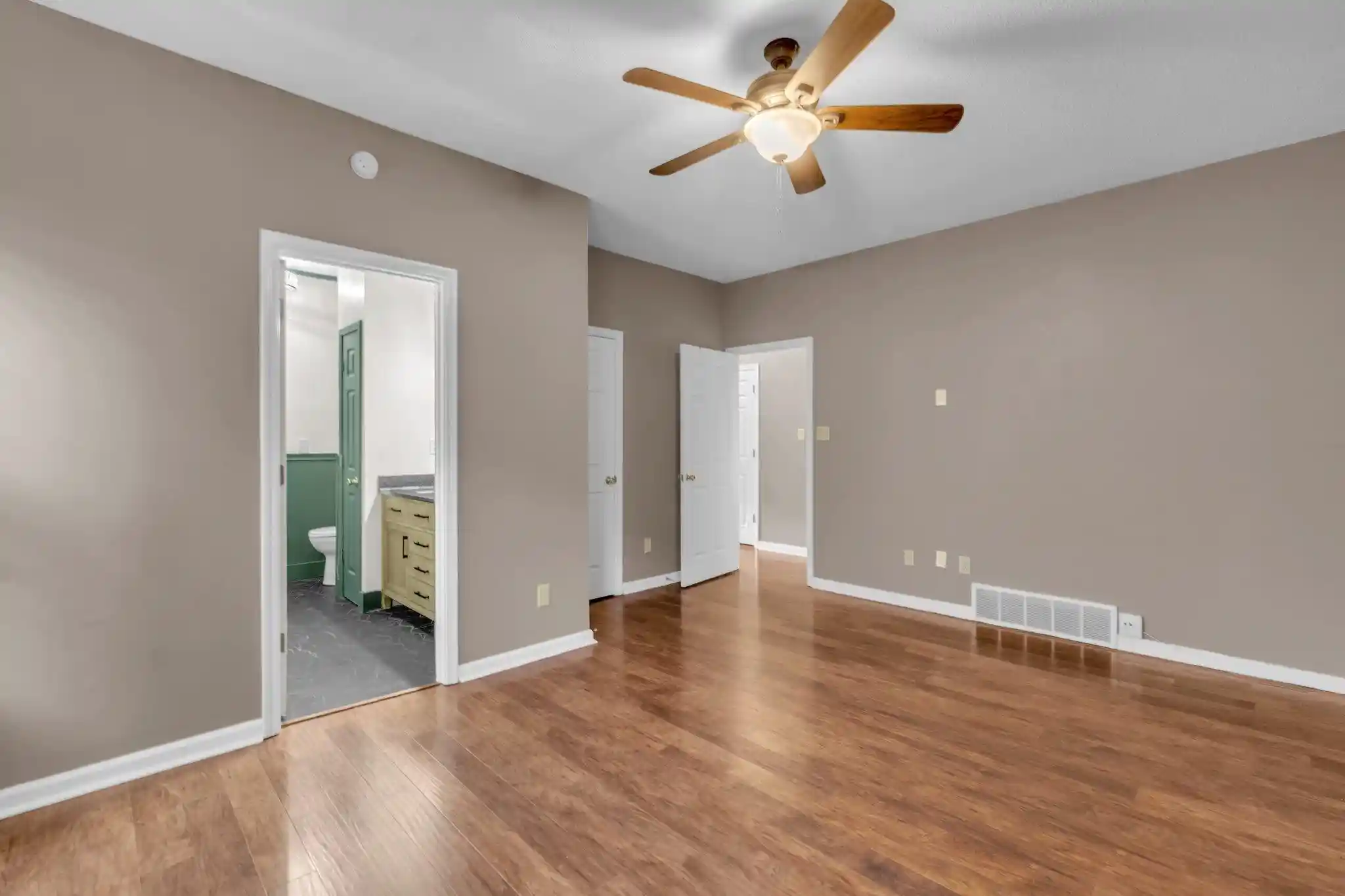 Photo 4 of Single family home for sale at 1209 Oak Crk Dr, Collierville, TN 38017 | MLS# 10226261 | Listing updated on 2026-10-06