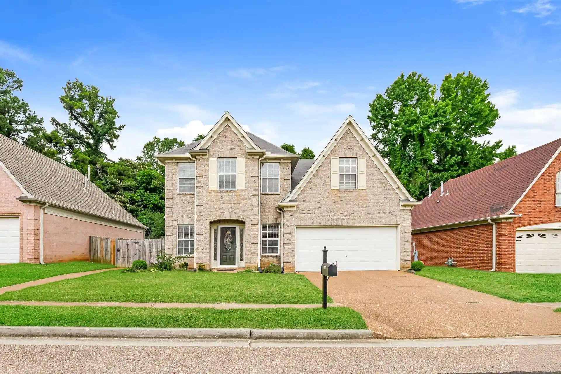 Photo 1 of Sale Pending at 5634 Tulip Grv Dr, Memphis, TN 38135 | MLS# 10226263 | Listing updated on 2026-09-10