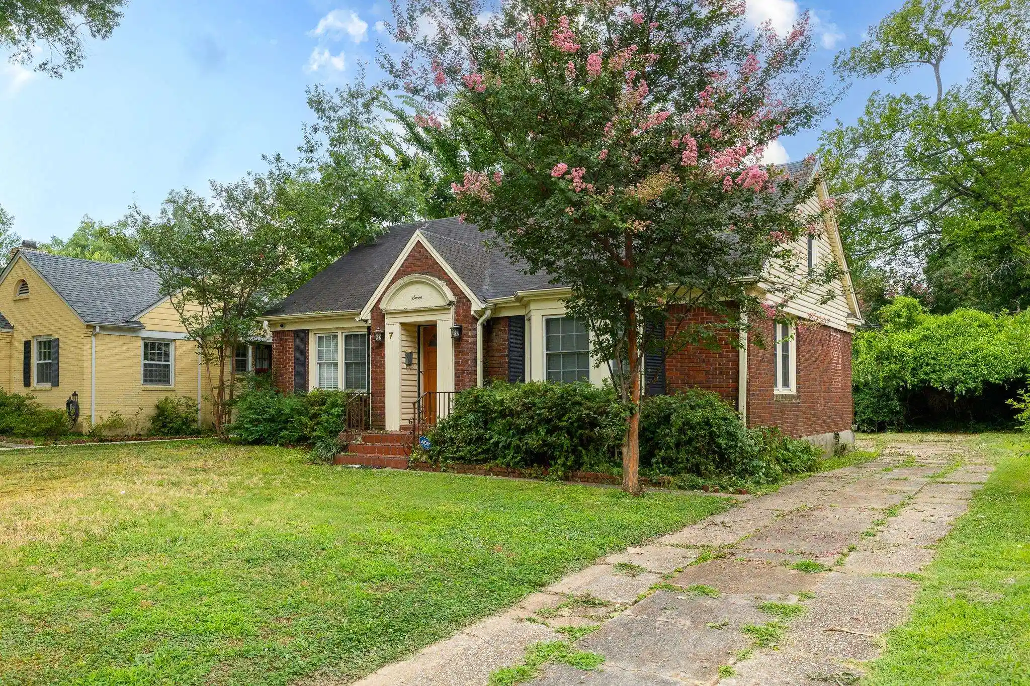 Photo 2 of Single family home for sale at 7 N Alicia Dr, Memphis, TN 38112 | MLS# 10226295 | Listing updated on 2026-10-05