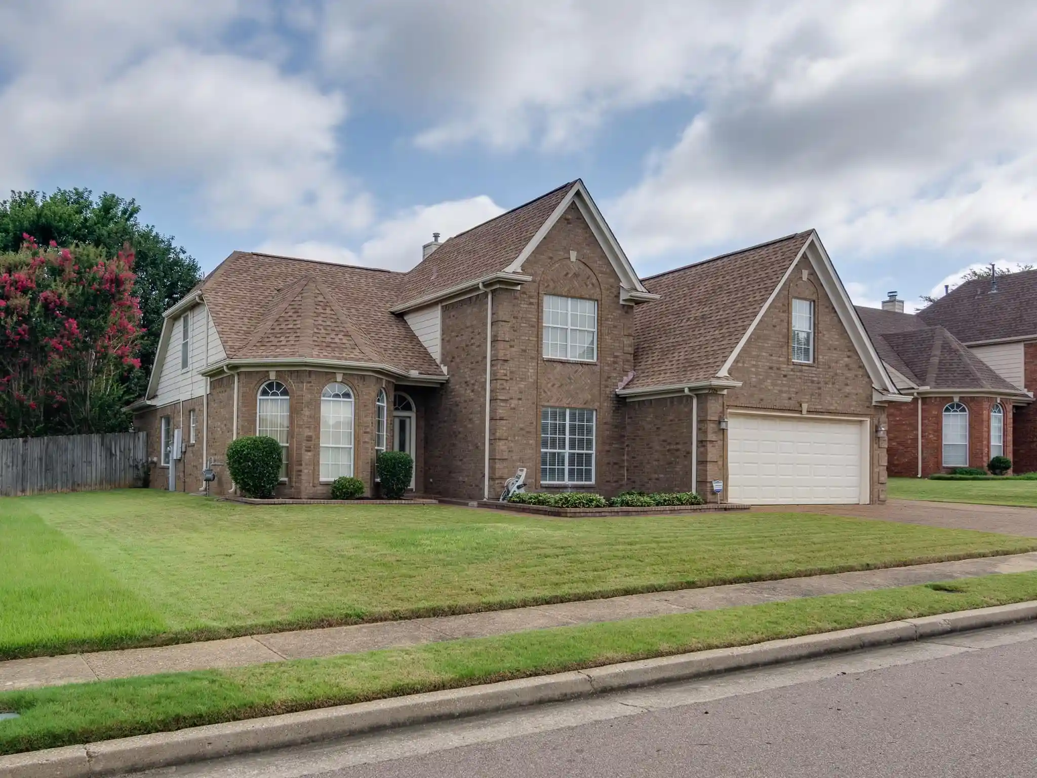 Photo 1 of Sale Pending at 7326 Pinnacle Oaks Dr, Memphis, TN 38125 | MLS# 10226303 | Listing updated on 2026-08-18