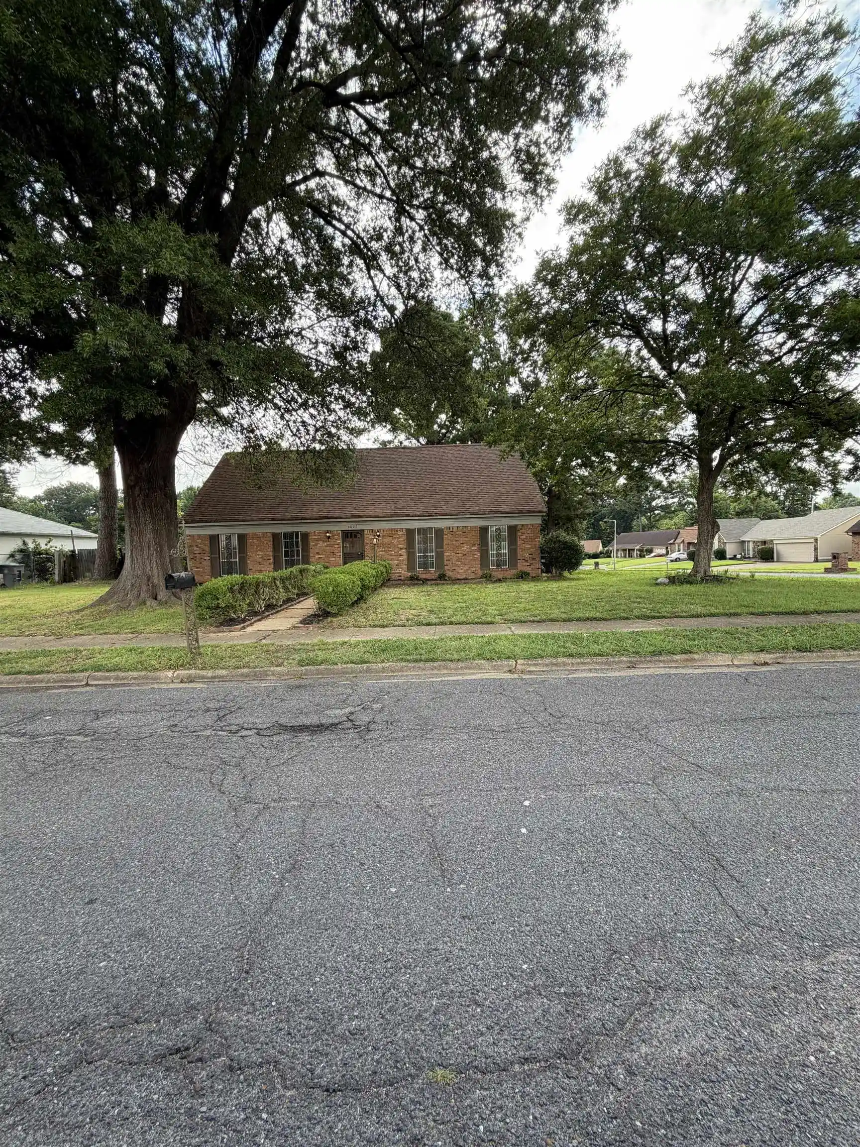 Photo 1 of Sale Pending at 5020 Gardenwood Dr, Memphis, TN 38116 | MLS# 10226306 | Listing updated on 2026-08-31