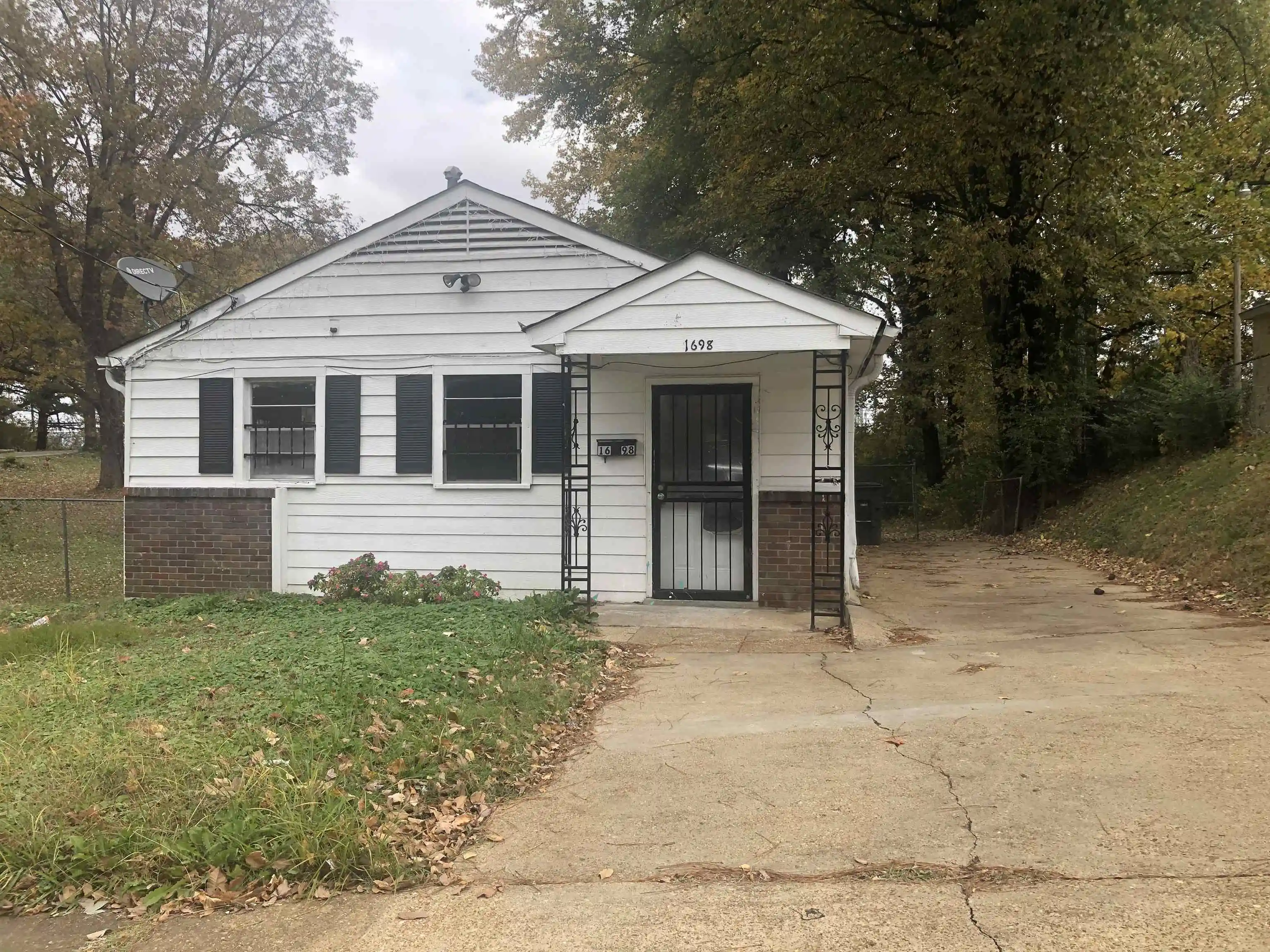 Photo 1 of Single family home for sale at 1698 Rayner St, Memphis, TN 38106 | MLS# 10226314 | Listing updated on 2026-09-02
