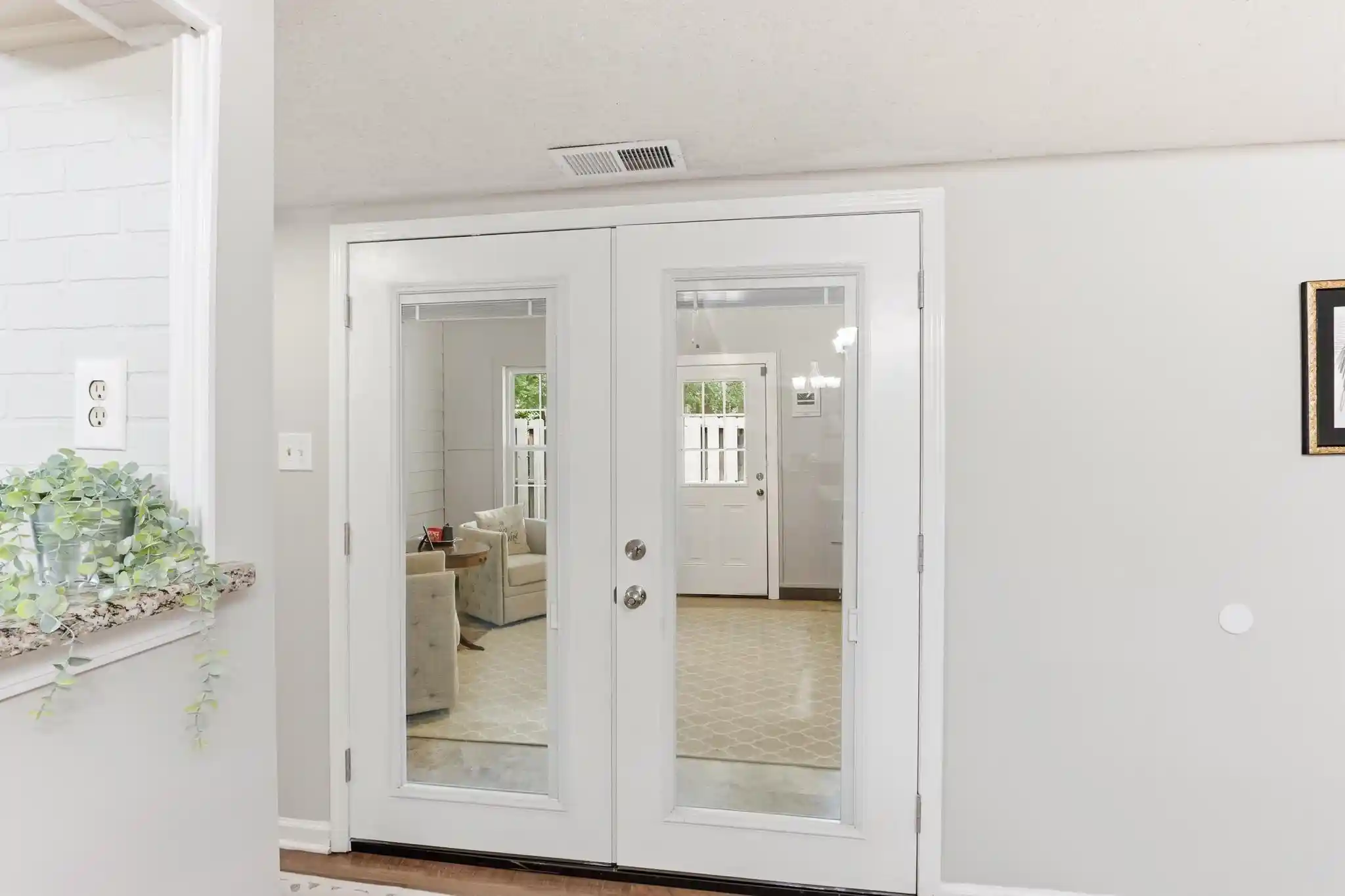 3rd image of 8117 Mistywood Ln, Germantown, TN 38138